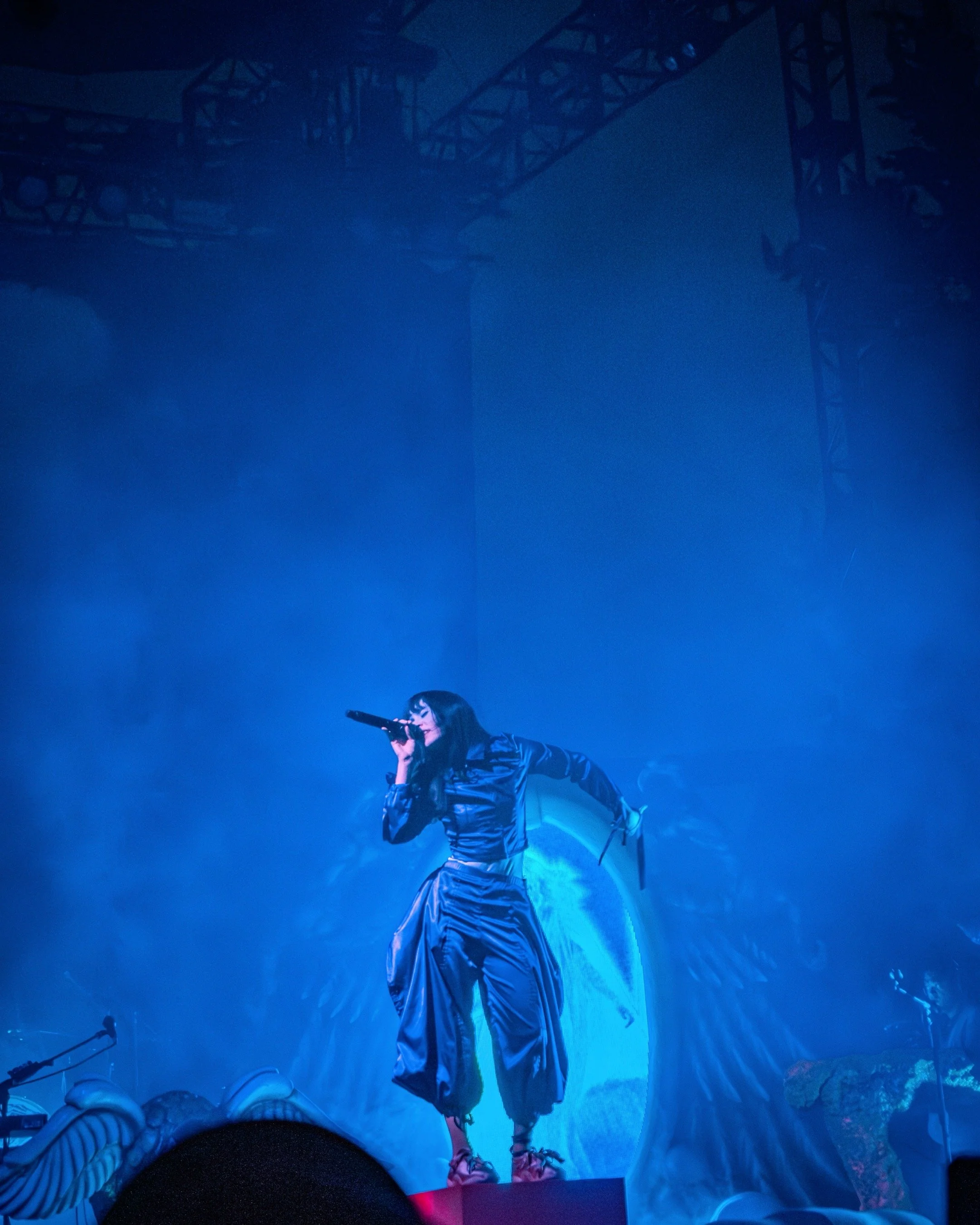 Mica Tenenbaum from Magdalena Bay playing at Hollywood Forever.