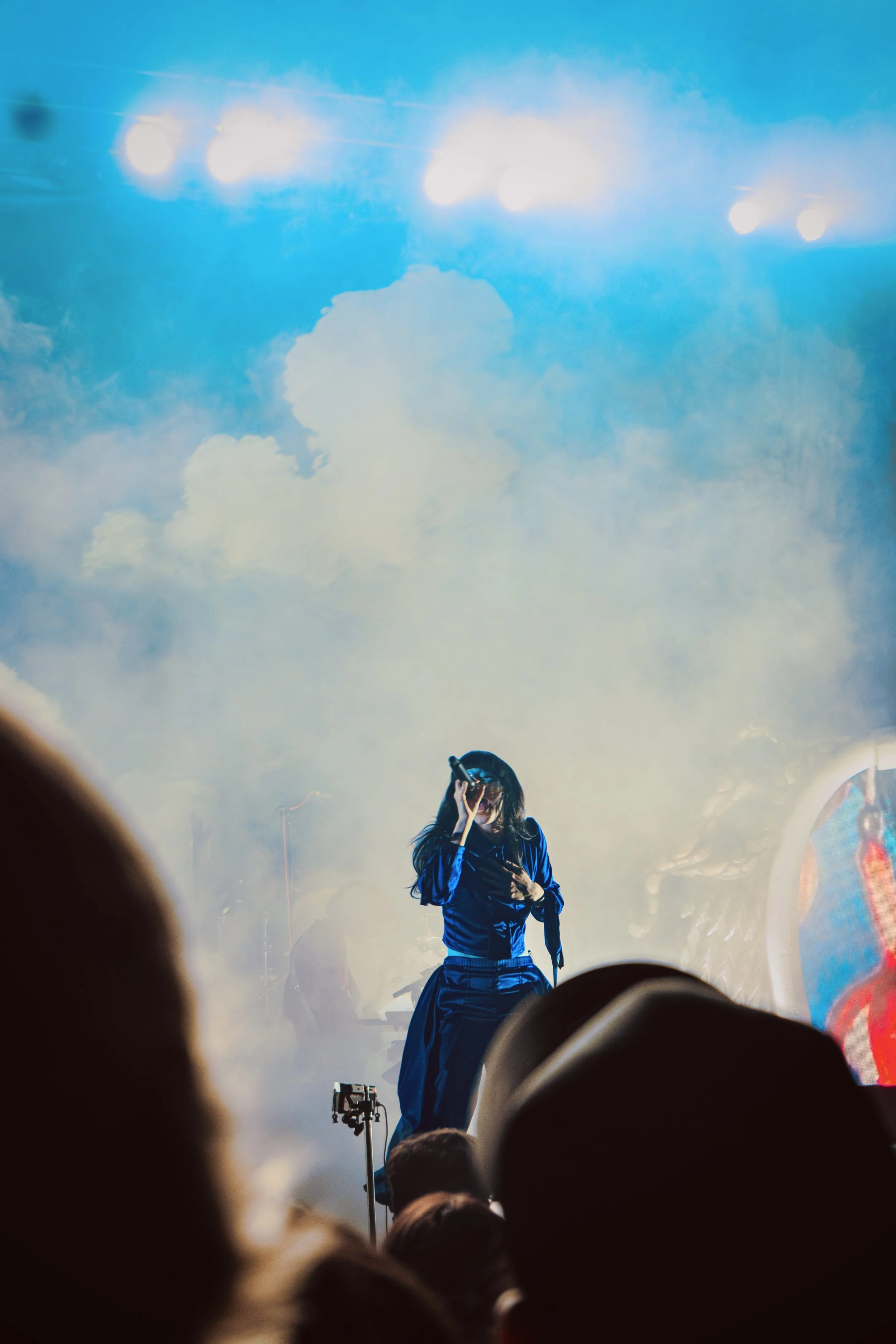 Mica Tenenbaum from Magdalena Bay playing at Hollywood Forever.