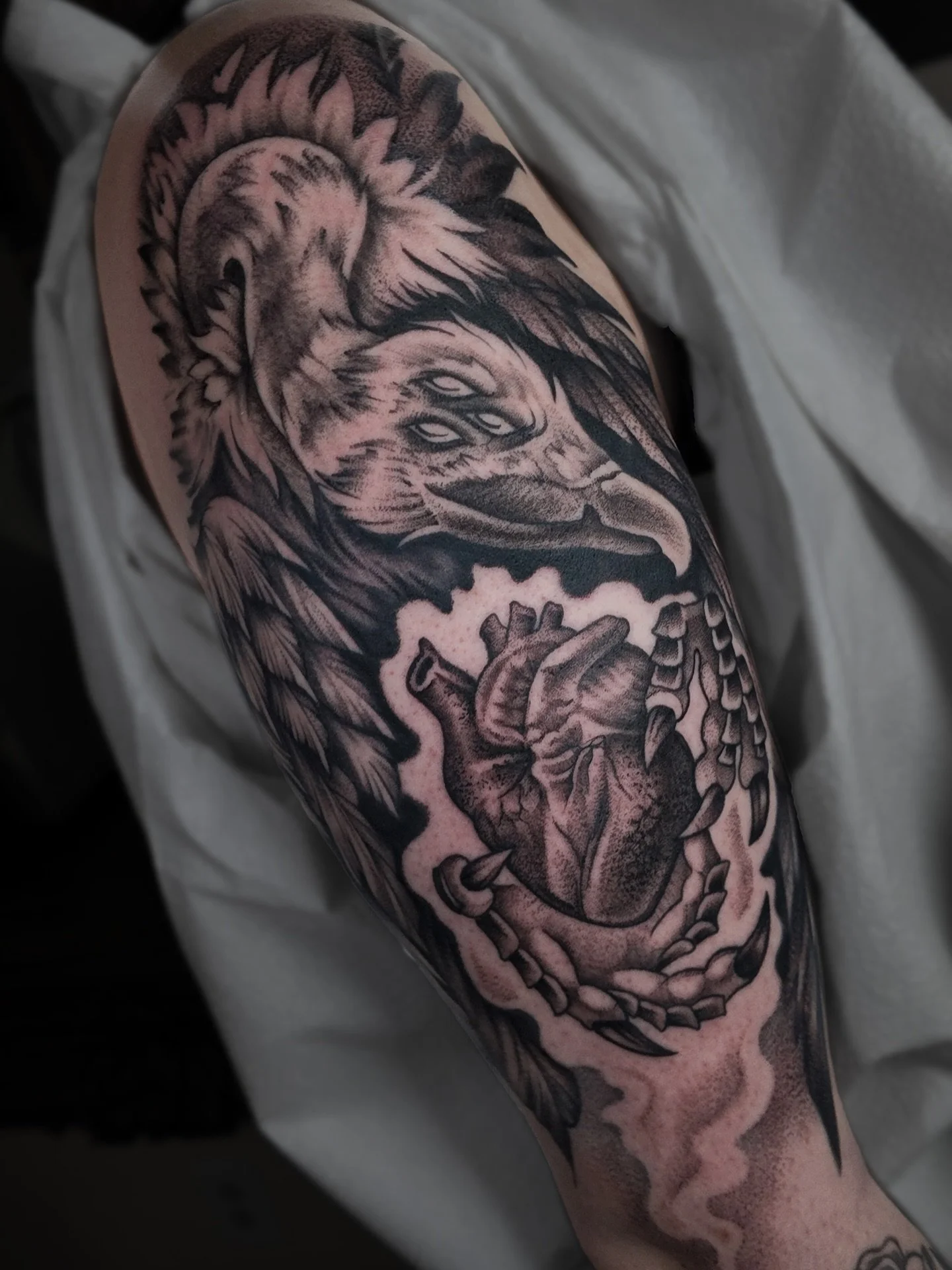 Thank you to my lovely client Ashley, for the trust and creative freedom with this piece! Such a blast getting lost in all the feathery details. 🖤

Swipe thru for all the different angles!
Thanks for looking. ✨

#richmondva #dotworktattoo #illustrat