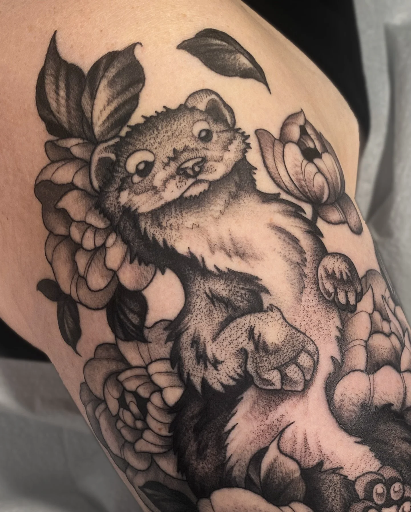 🍂 Stoat! 🍂

For the lovely Madalyn. 
Any time I get to tattoo tiny toe beans is a good time. Swipe through for different angles of this cheeky fella! Thanks for looking. ✨

#illustrativetattoos #dotworktattoos #dotworktattoo #crittersofinstagram