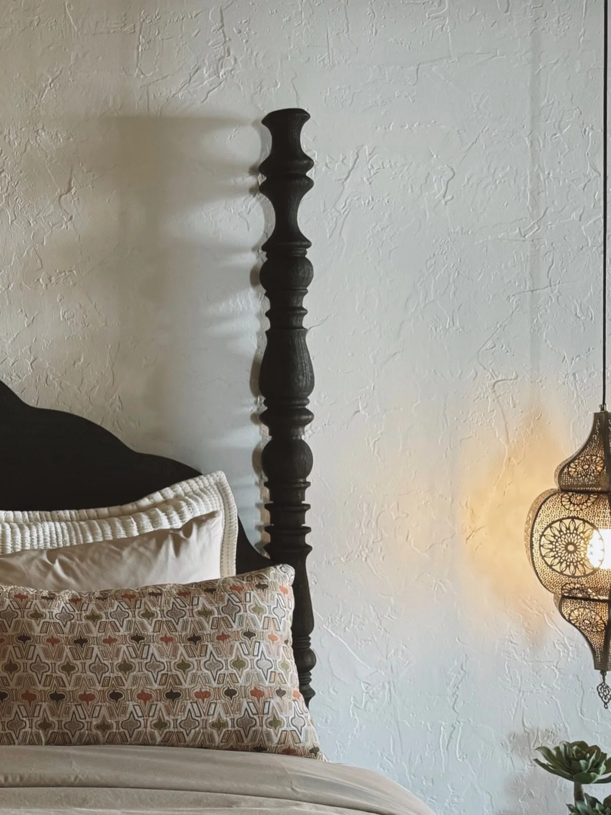 An upcoming home reveal a year in the making&hellip;
Bella Musica in Little Tuscany, Palm Springs. Coming next Friday&hellip;! Our clients who so patiently waited while we obsessed over every detail.
The result is pure desert romance. 🎶🤍