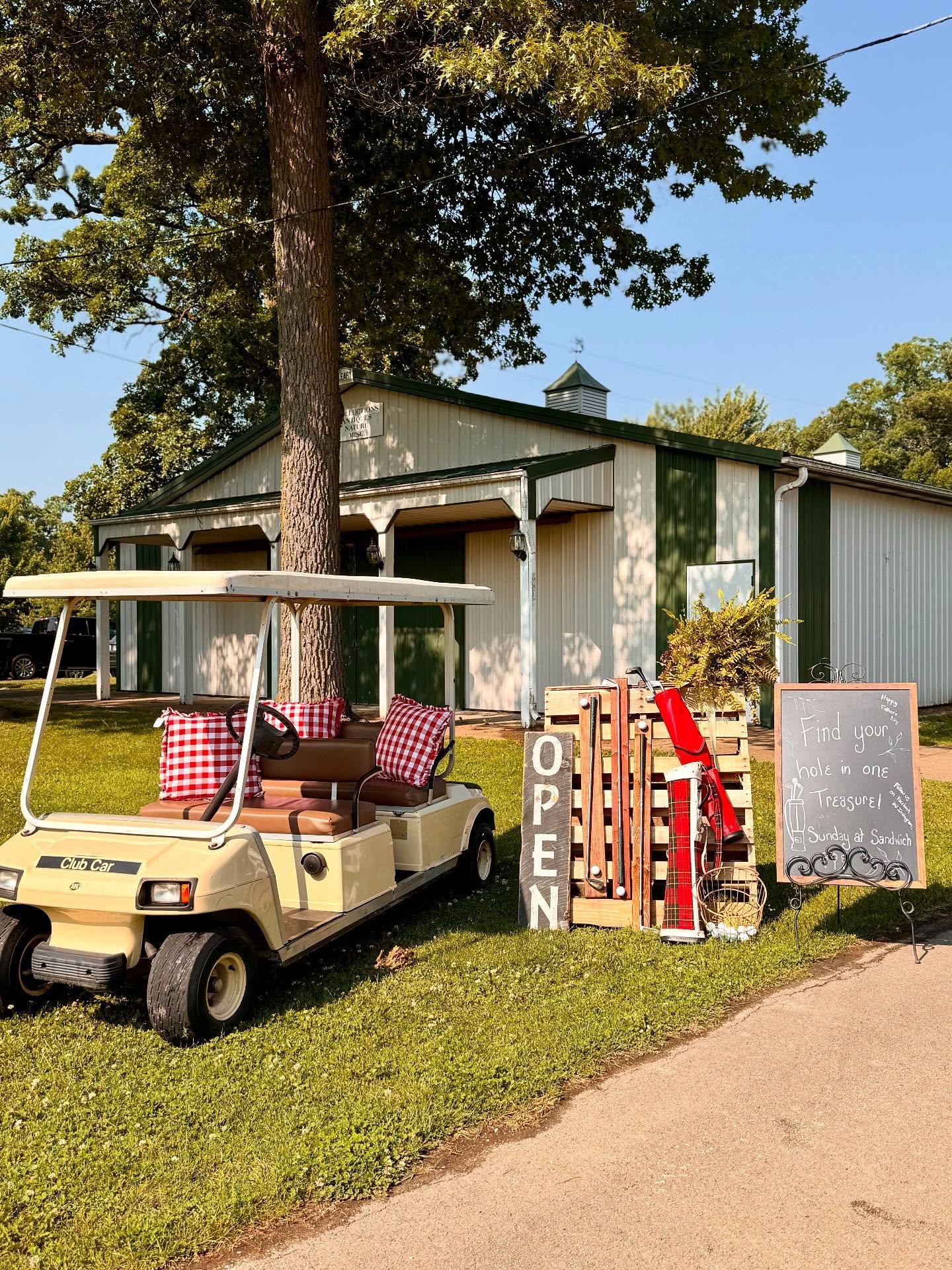 The sun is shining and the market is OPEN! ✨

Sunday at Sandwich is happening TODAY and it&rsquo;s a perfect day to shop new + returning vendors, score vintage finds, and sip something cold while you wander.

🛍️ Don&rsquo;t wait &mdash; we&rsquo;re 