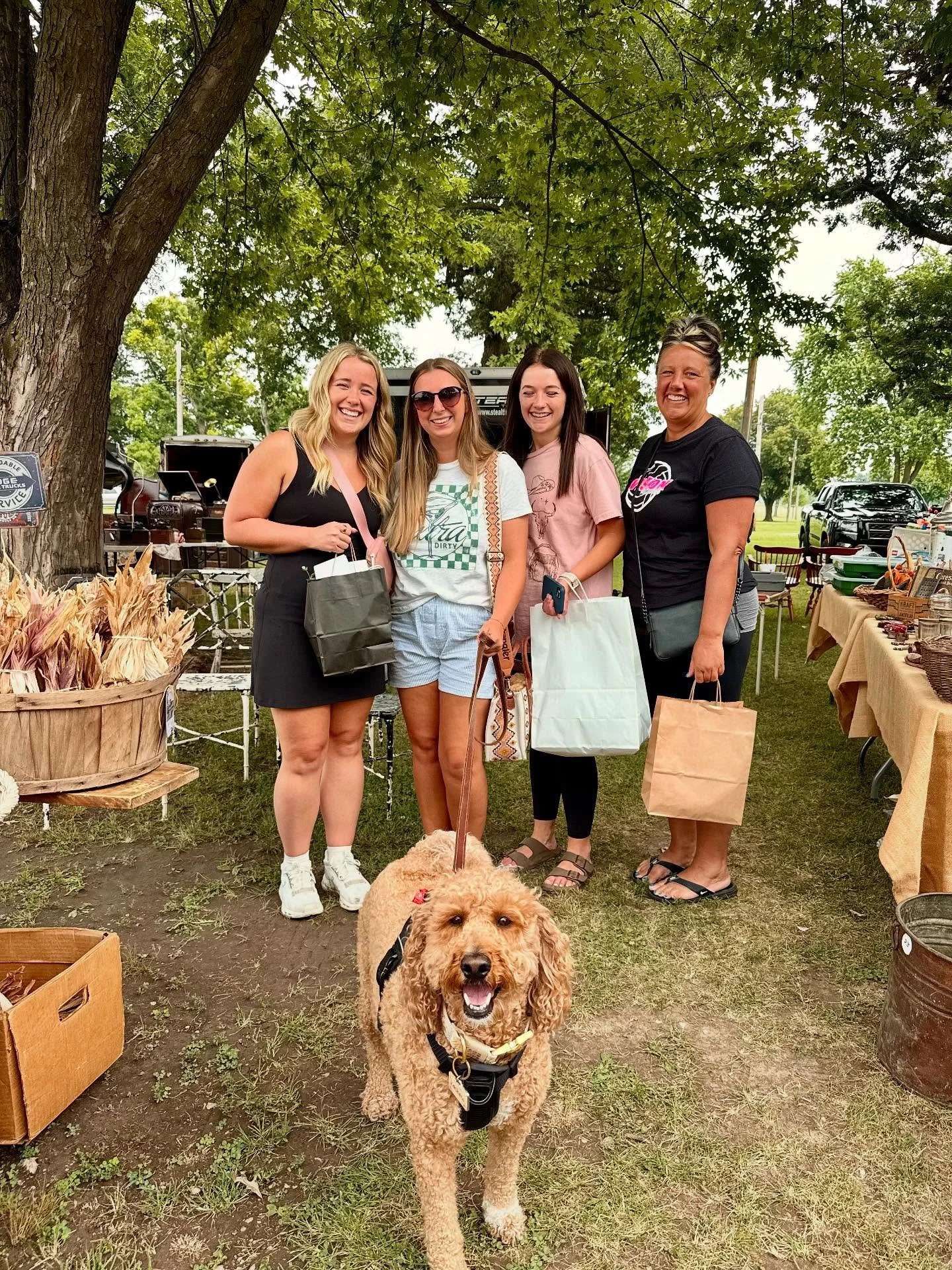 Family fun, furry friends &amp; fresh finds 🛍🐶💐

@sundayatsandwichmarket is a perfect weekend stop. With both indoor and outdoor shopping, we&rsquo;re rain or shine and ready for a good time!

Save your next Sunday for this spectacular local marke