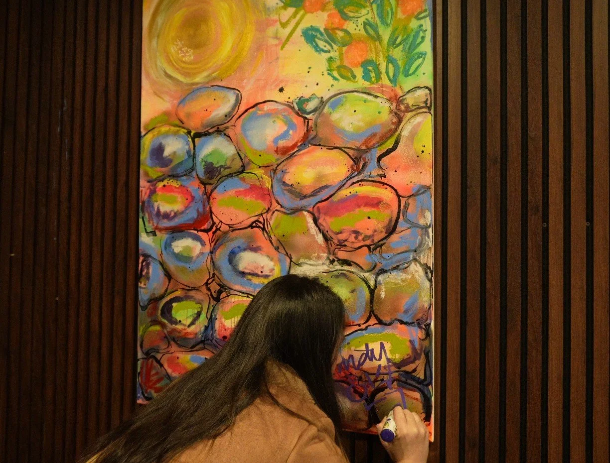 Artist signing doldahm 2.jpg