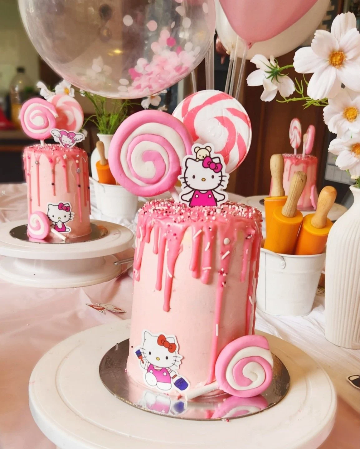 Hello kitty cake party