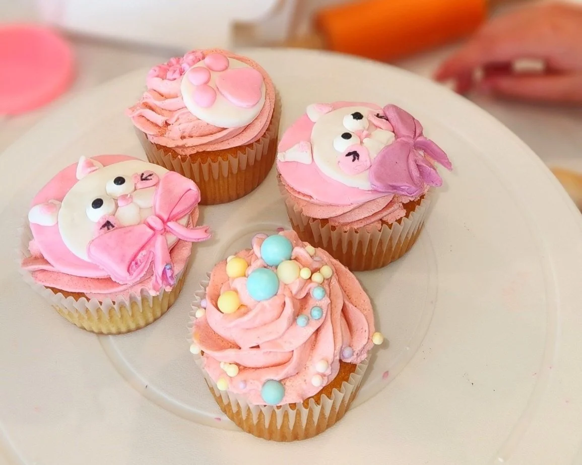 Cats & bows cupcake party