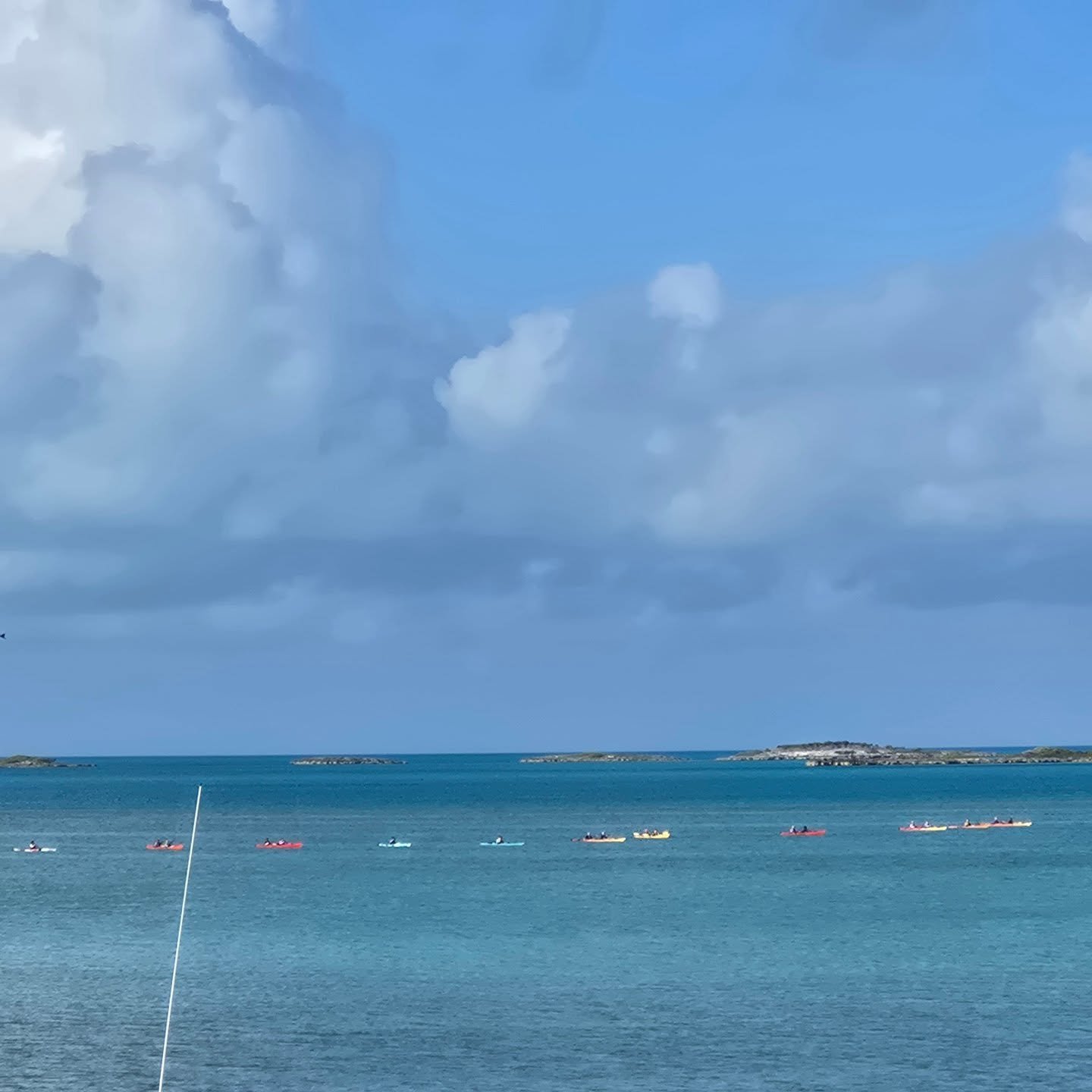 🛶 Kayak train passing Staniel Cay this beautiful morning! 🌞

This group is #ratraceadventuresports , making their way through the Exuma Cays on a guided multi-day expedition with catamaran support. 

After @stanielcay.life spotted them gliding past