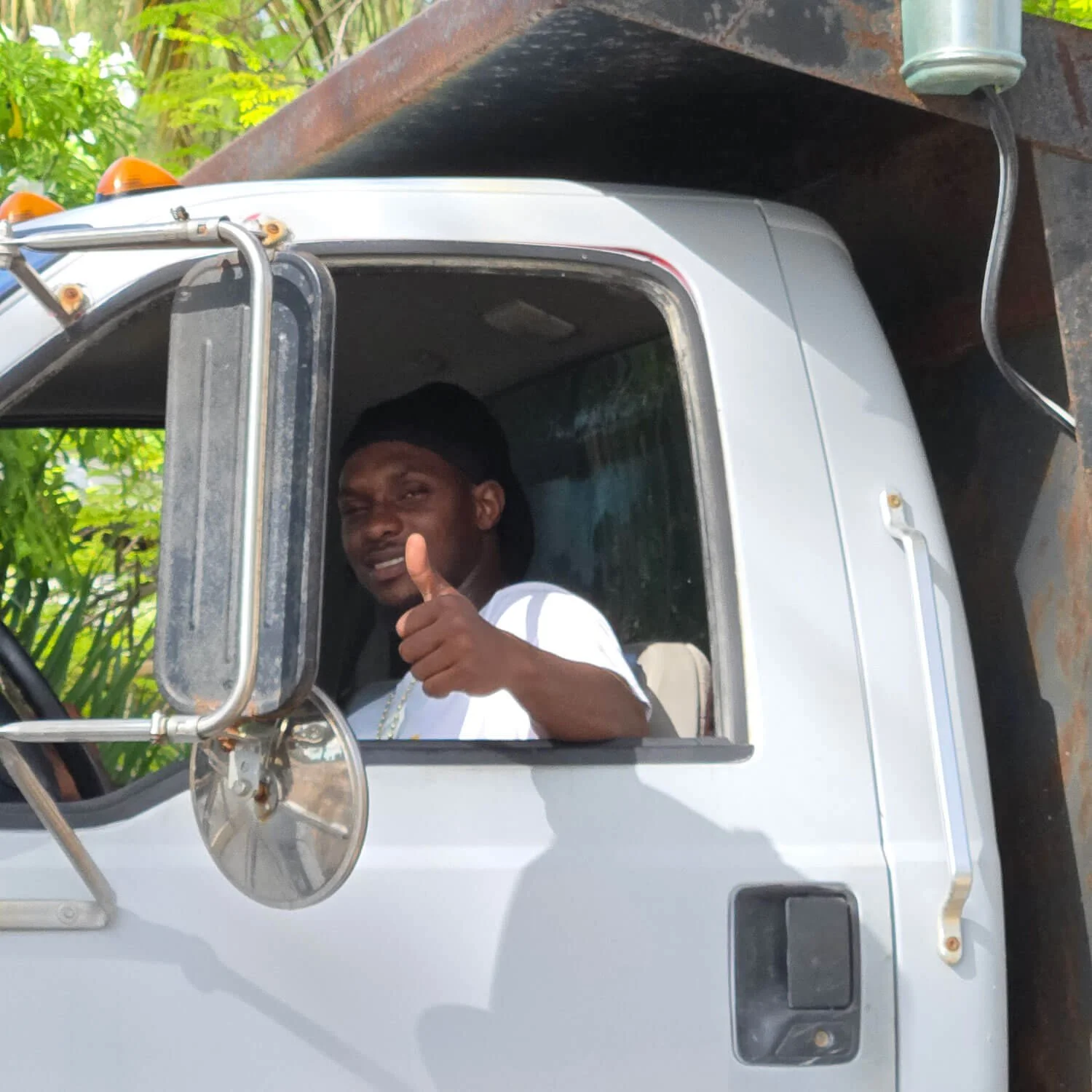Staniel Cay Life - Staniel Cay Medical Clinic Rebuild - Construction crew member