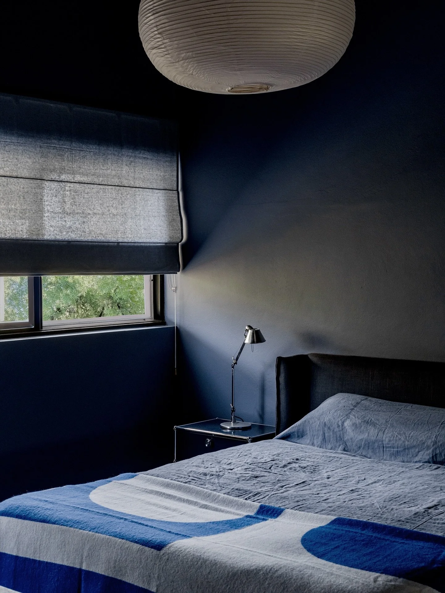 HORIZON MASTER BED

Colour drenching to the max. See? My blue era has arrived! Obsessing over my clients bravery with these choices.

The @inknit_innit cashmere wool throw bringing the minimal modernist bedroom to life. Swipe to the end for the befor