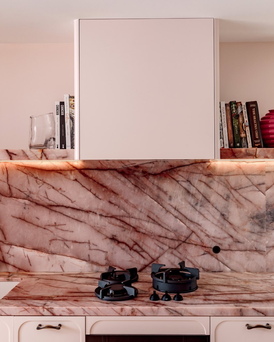 THIS IS DOLLY. THIS IS THE KITCHEN.

Full of powerful colour, statement pattern, yet completely functional for my clients and their evolving family life. 

CL xx

Photography @hannahblackmore 

.
.
.
.
.
#paddington #architecturesydney #sydneyinterio
