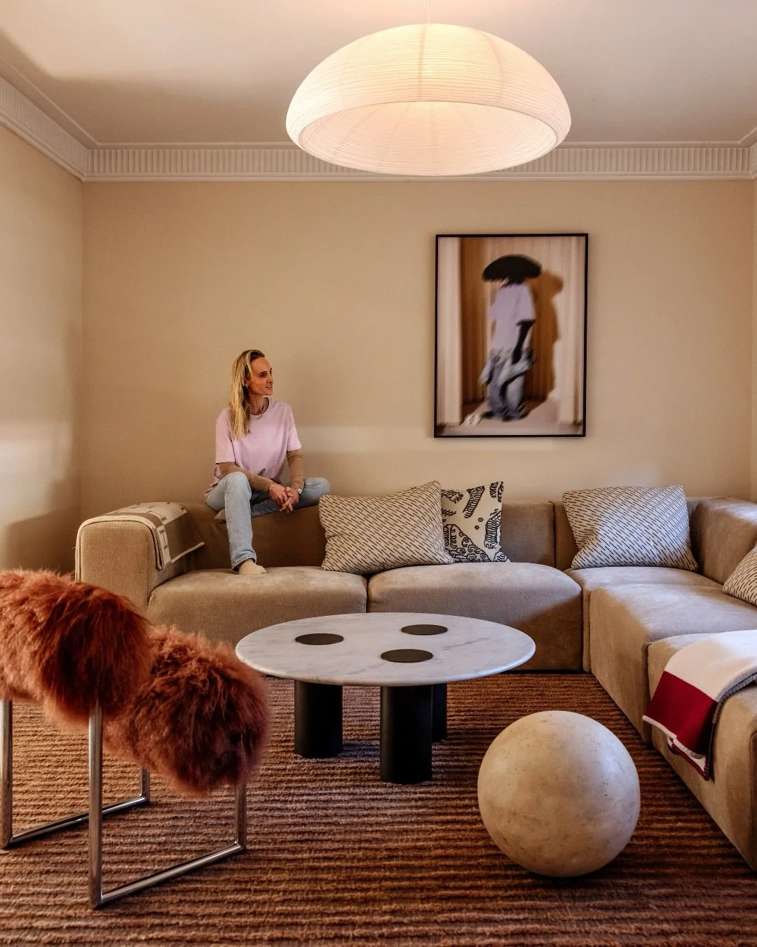 Welcome to the latest iteration of my living room. 
If you've been here for a while, you might remember its Blue Lounge era (last slides). It's a space I love to reinvent, again and again. 
My own home is proof that transformation doesn't always requ