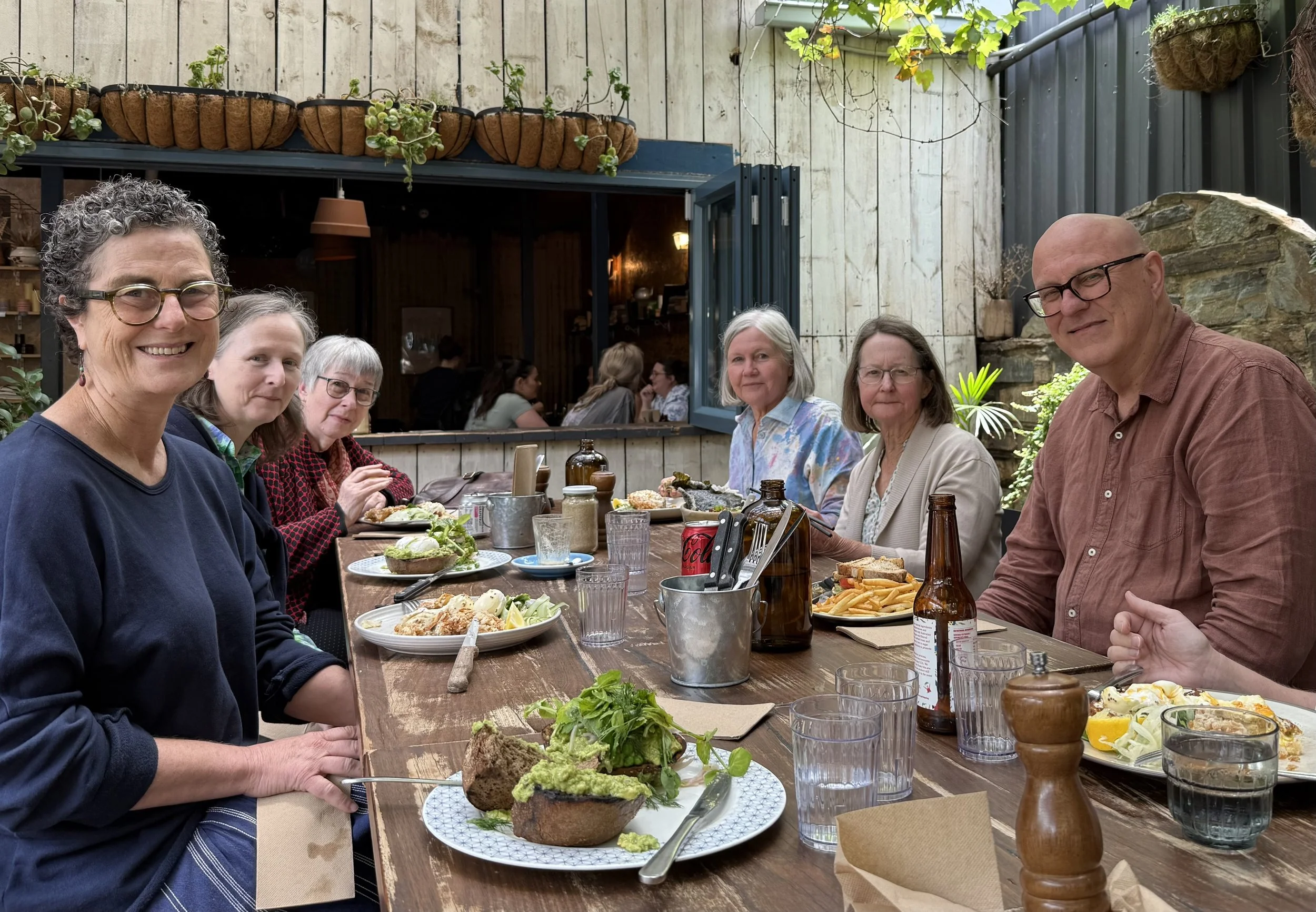 Investigating language content in English curricula