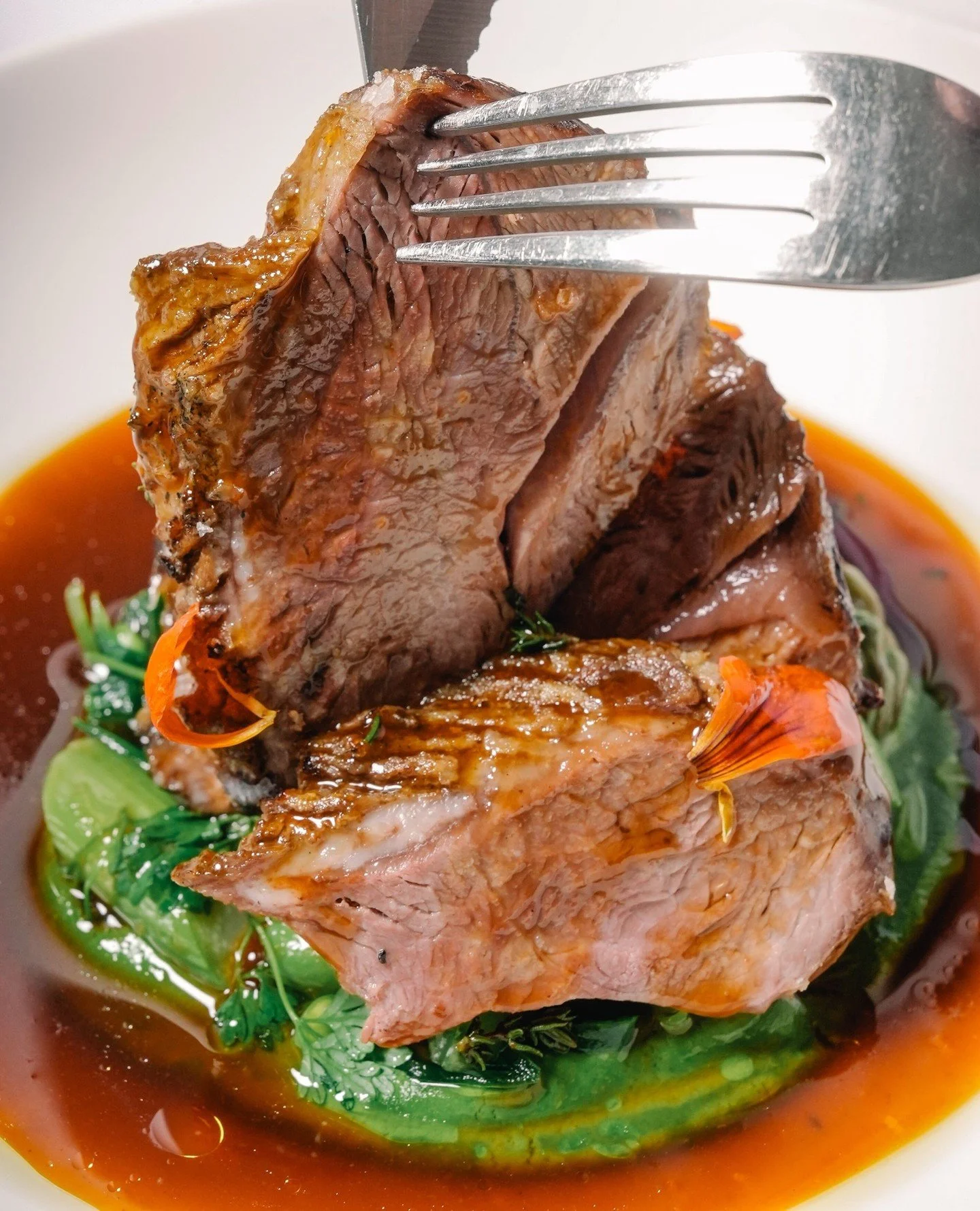 Spring on a plate. Loddon Valley lamb rump paired with fresh seasonal vegetables and finished with a fragrant thyme jus.⁠
⁠
#RonniesMelbourne #Lamb #MelbourneDining #ModernItalian #SpringMenu