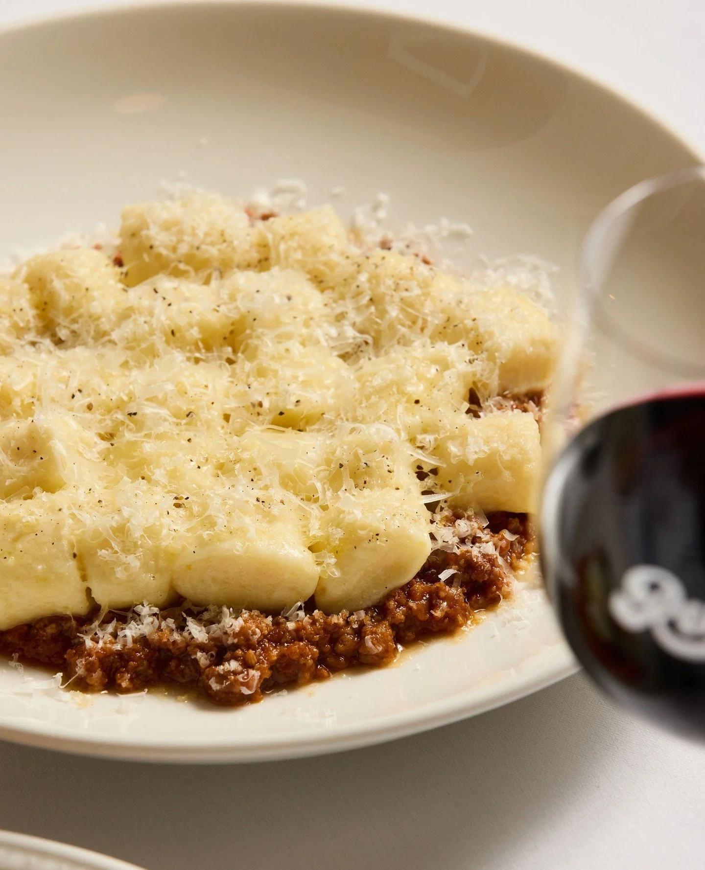 Soft ricotta gnocchi, sitting atop Grandma&rsquo;s beef and veal Bolognese. The kind of dish you come back for.⁠
⁠
#Ronnies #RonniesMelbourne #Gnocchi #Bolognese #Italian #MelbourneFoodies #MelbourneCBD #Rialto
