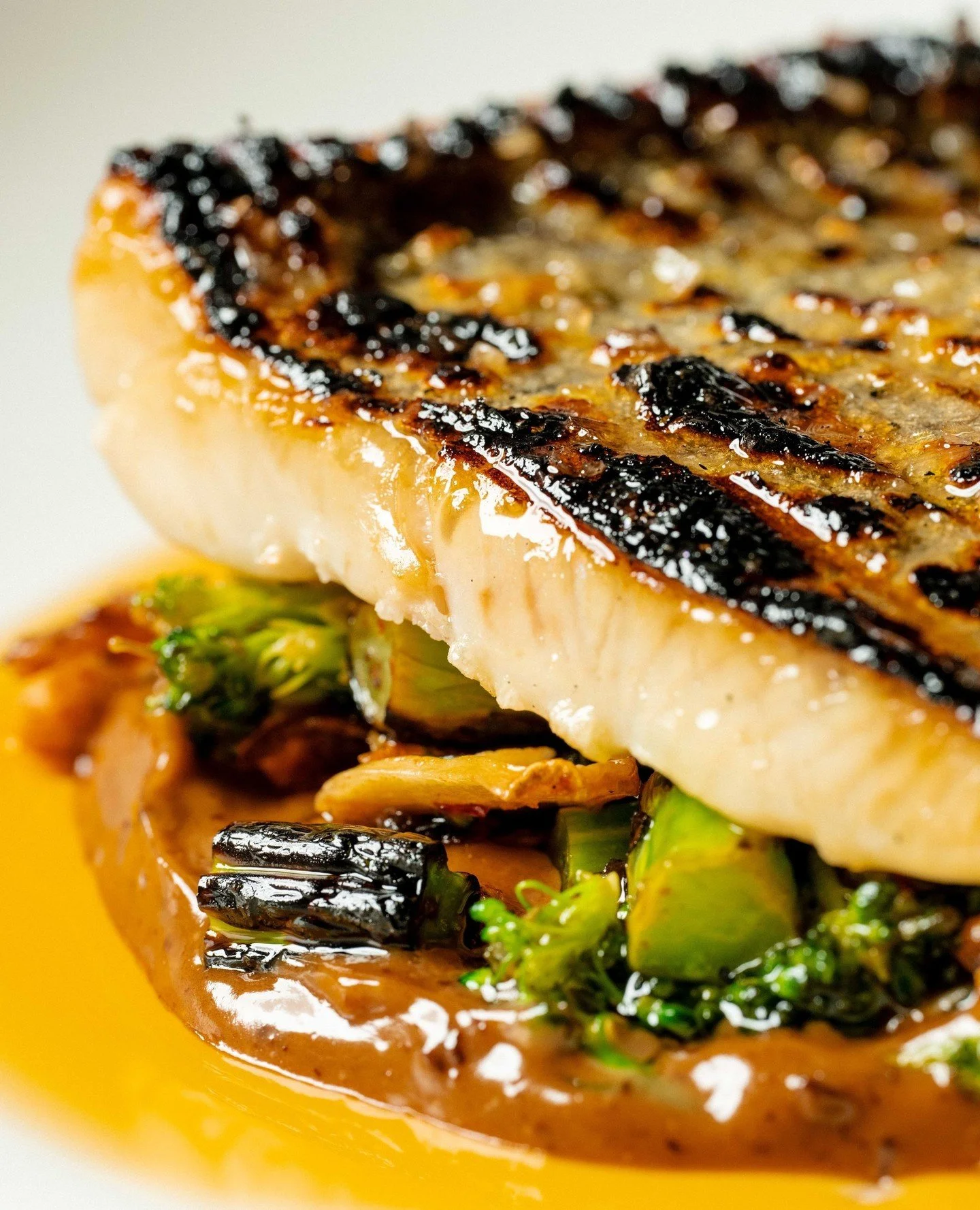 King dory, charred broccolini, black garlic deep and almost sweet, crispy chilli for heat and crunch. Every forkful earns its place.⁠
⁠
#RonniesMelbourne #MelbourneCBD #MelbourneEats #ItalianInMelbourne #CollinsStreet