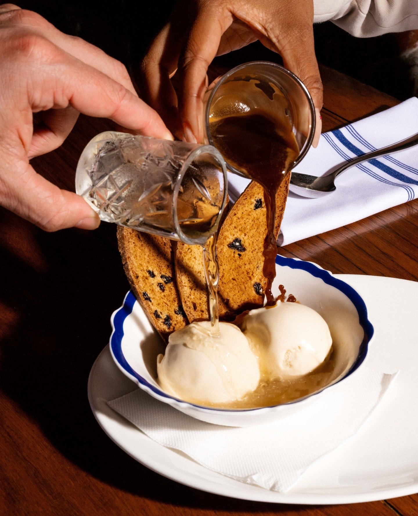 The right way to end a Ronnie's dinner: the affogato, with the Amaretto poured over. Dessert and nightcap, one move.⁠
⁠
#RonniesMelbourne #Affogato #MelbourneDessert #ItalianDessert #MelbourneCoffee