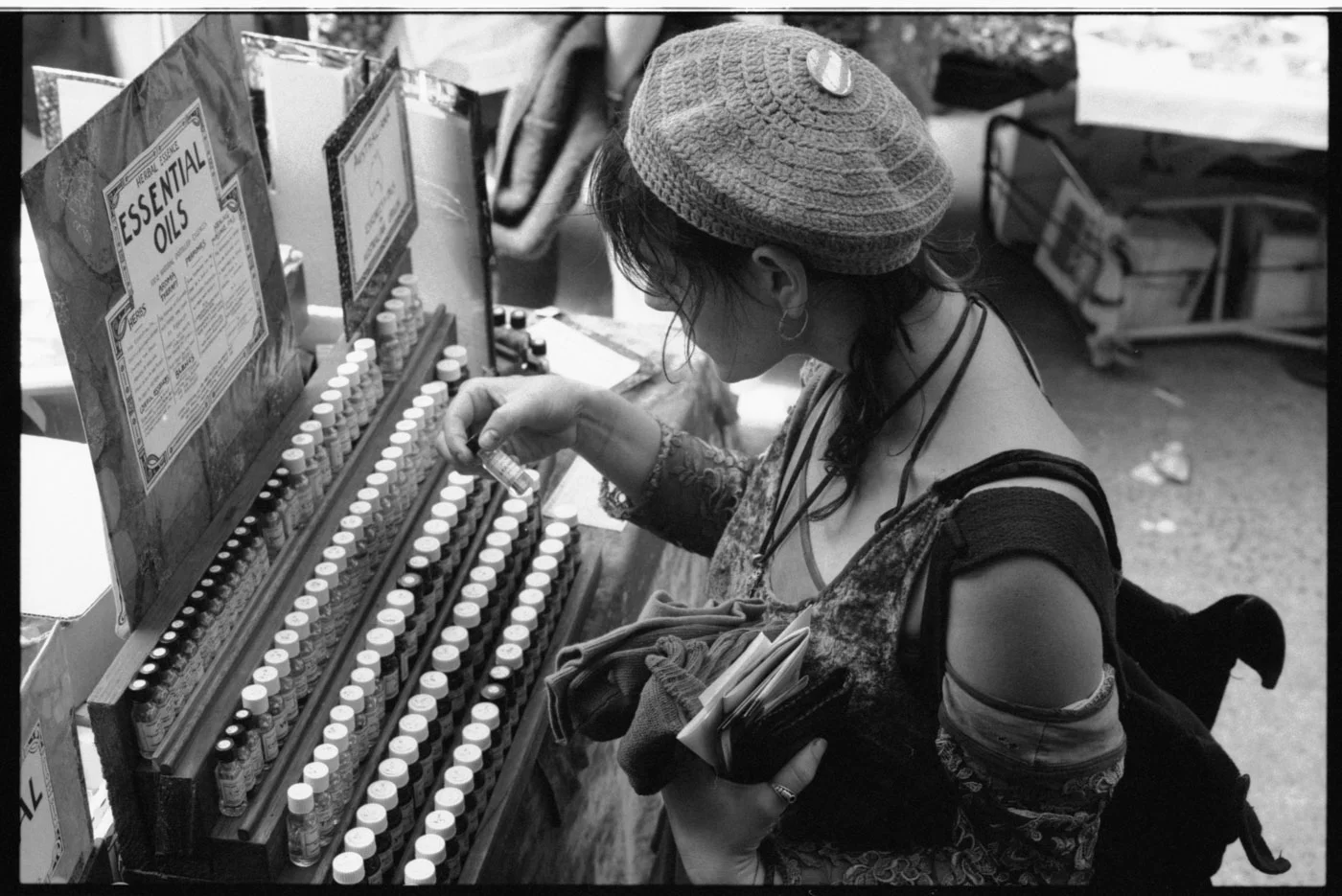 Customer at Bob Millican’s stall | 1992 | R42-23
