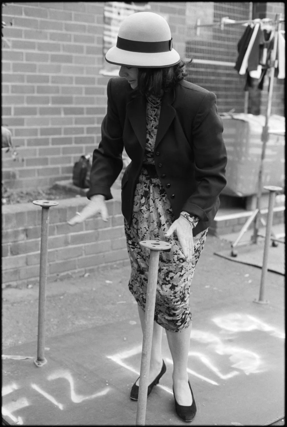 Chiallee Morgan sets up her stall | 1992 | R26-05