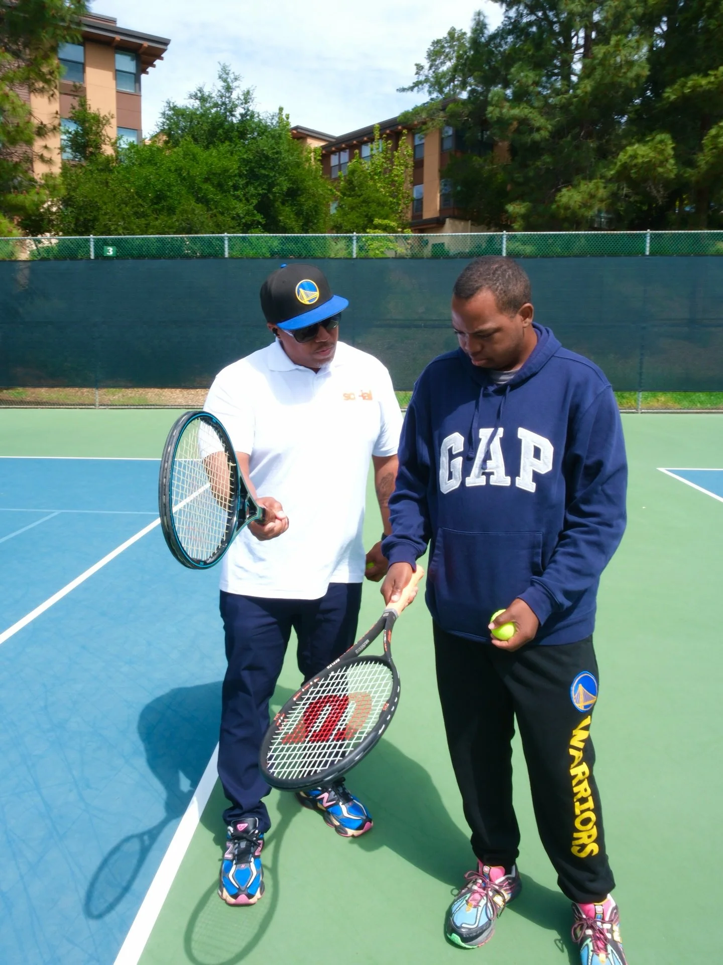 Just out here building confidence&hellip; one serve at a time.🎾
#TheSocialConnection #LifeSkillsInAction #ActiveLiving #CommunityFirst #TennisDays