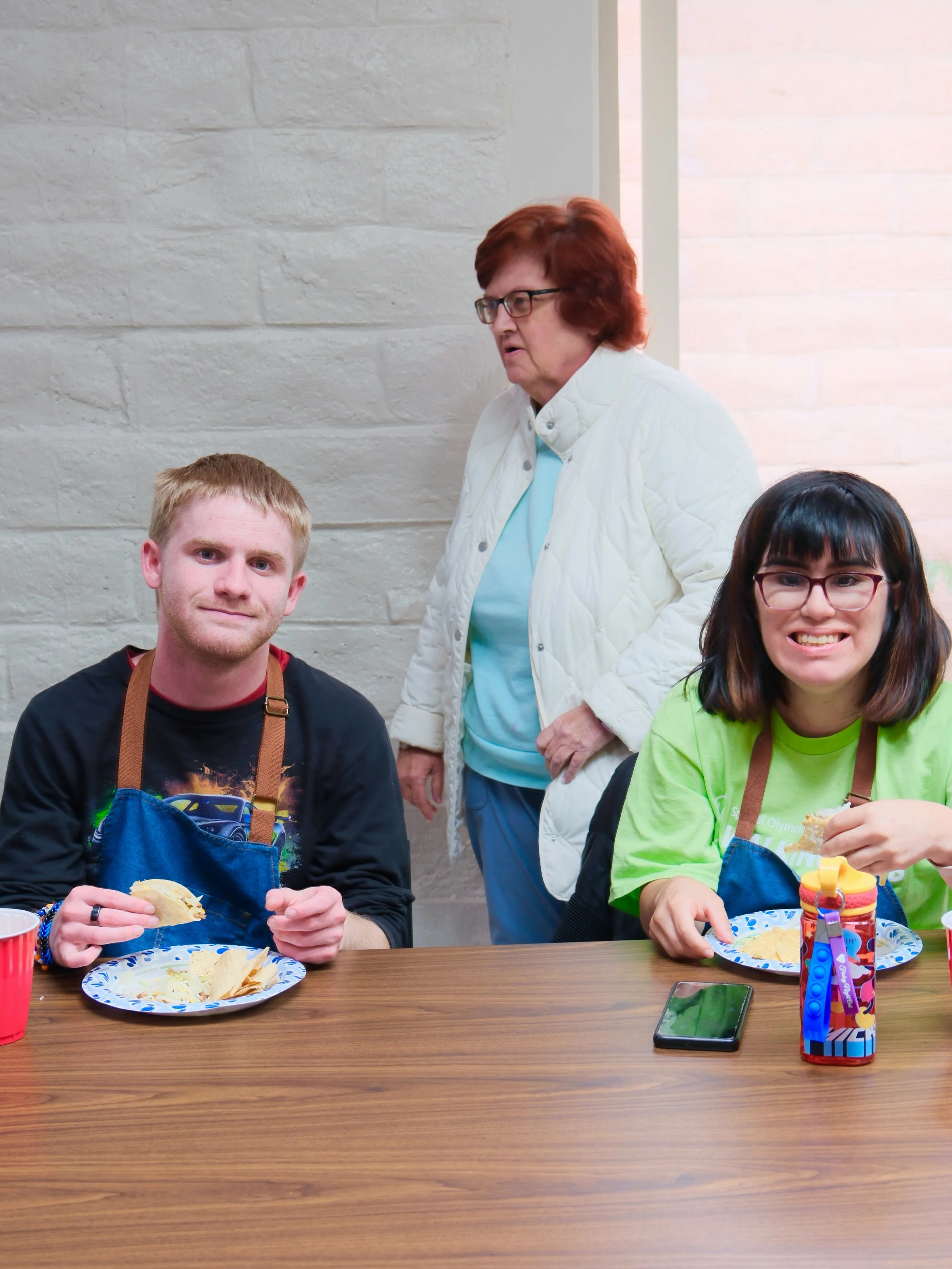 Tacos, teamwork, and tons of laughter 🌮🎉💚

Our Cinco de Mayo Cooking with Keya class was full of delicious food, community, music, and fun memories. Nothing better than learning new skills while celebrating together at The Social Connection ✨👩🏽&