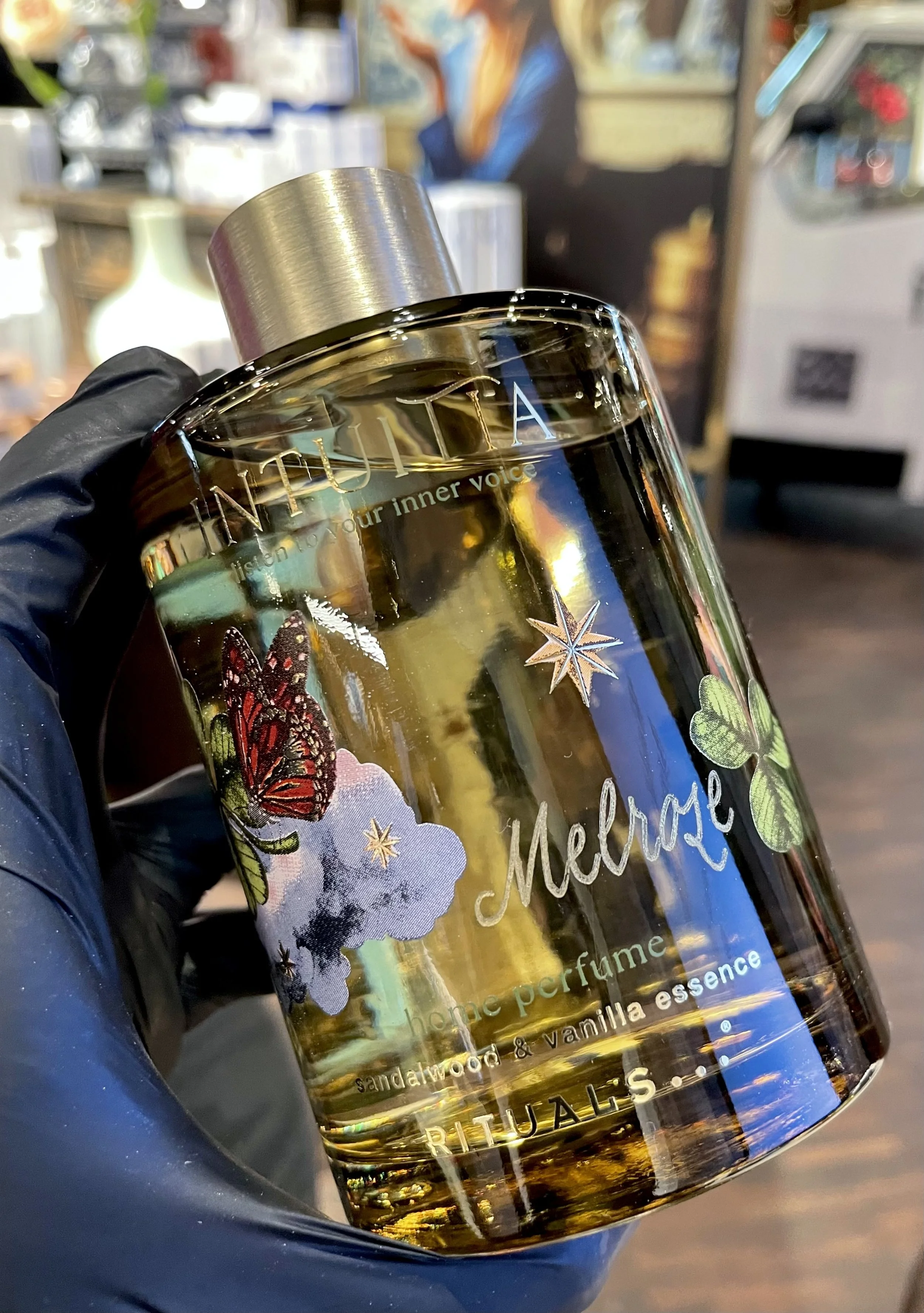 Dublin Ireland UK EU worldwide calligrapher, engraver painter, brand activation PR launch event personalisation business networking live event artistry weddings luxury experiential marketing PR agencies brand ambassador bridal calligraphy handwriting