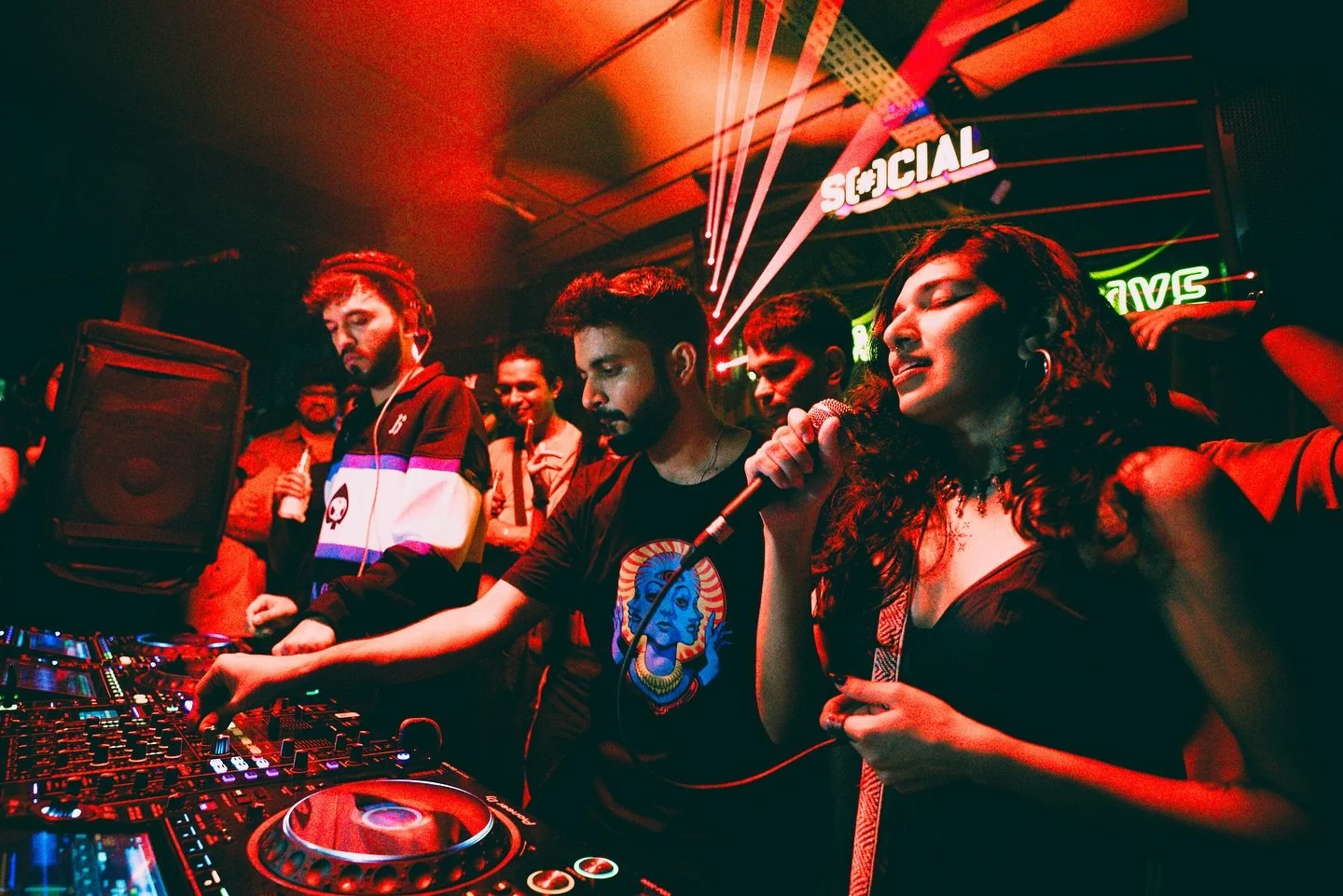 From test runs to release day!!
Everything Eventually is finally yours this Friday.
Pre-save now. Link in Bio.

Pynx feat. Arundhati

Out via Voyce Records

📸: @nicotine.itp 

Event: @dnbindia 

#voycerecords #dnb #pynx #electronicmusic #newrelease