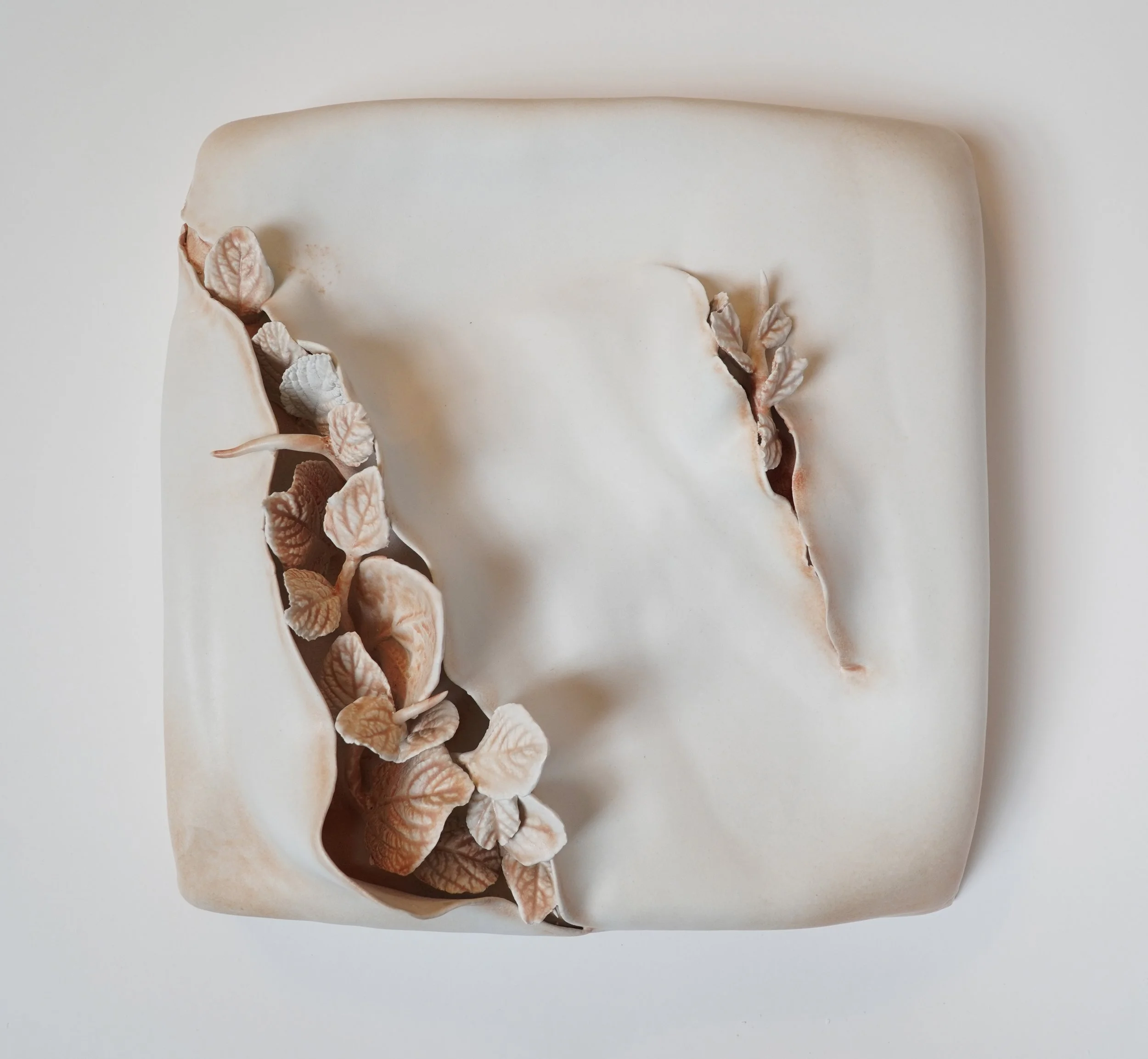 Under my skin (mong toi)_ Pavé N°6_ 2026_30x30x10cm_ceramic_HaMy Nguyen.jpg