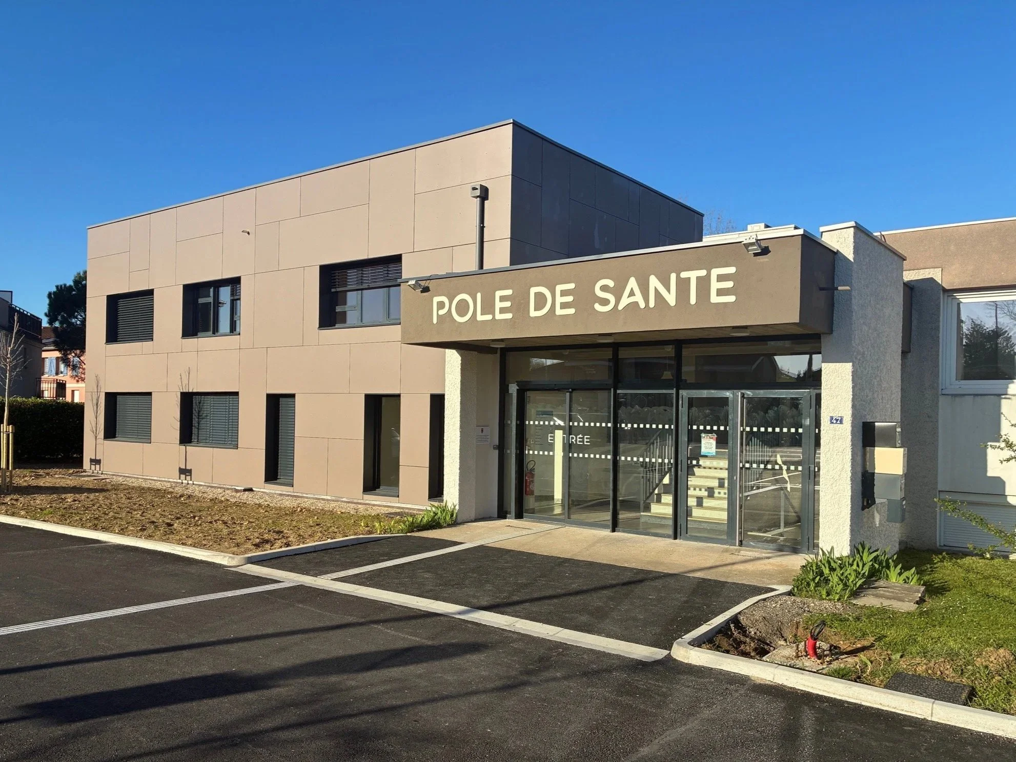 Extension et réhabilitation de la maison médicale - Ville de Ternay (69)