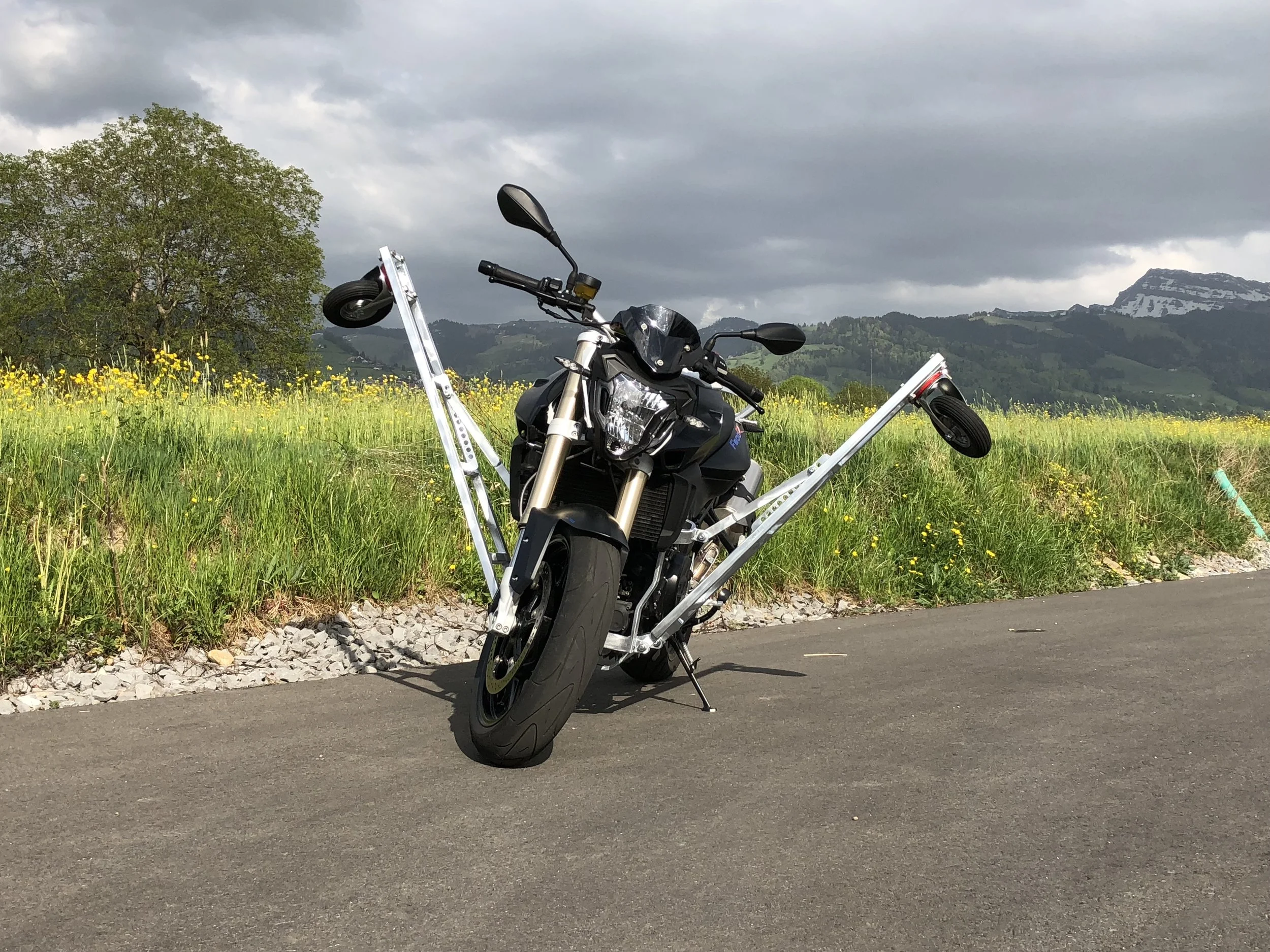 Neues Gestell für das Schräglagenmotorrad