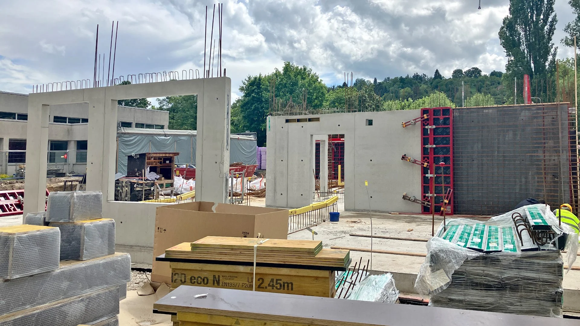Der Neubau wächst sichtbar in die Höhe – Fortschritte im Rohbau