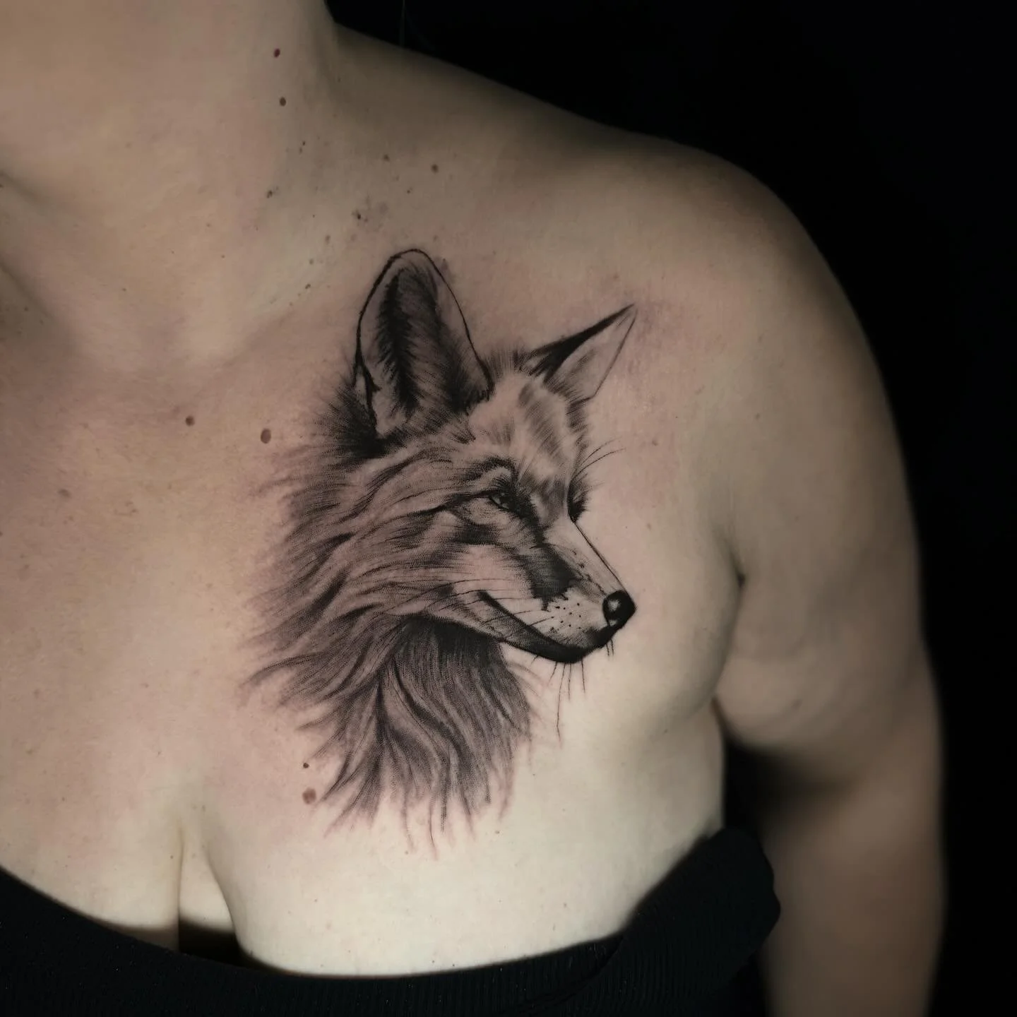 &bull;Fox&bull;

Merci infiniment Karine 🙏

Done with @5e.tattoostuff at @alchemytattooexpoch 

#tattoo #tatouage #tatouagefineline #realistic #realisme #tatougerealiste #animal #animallovers #foxtattoo #tatouagesuisse #switzerlandtattoo #swisstatto