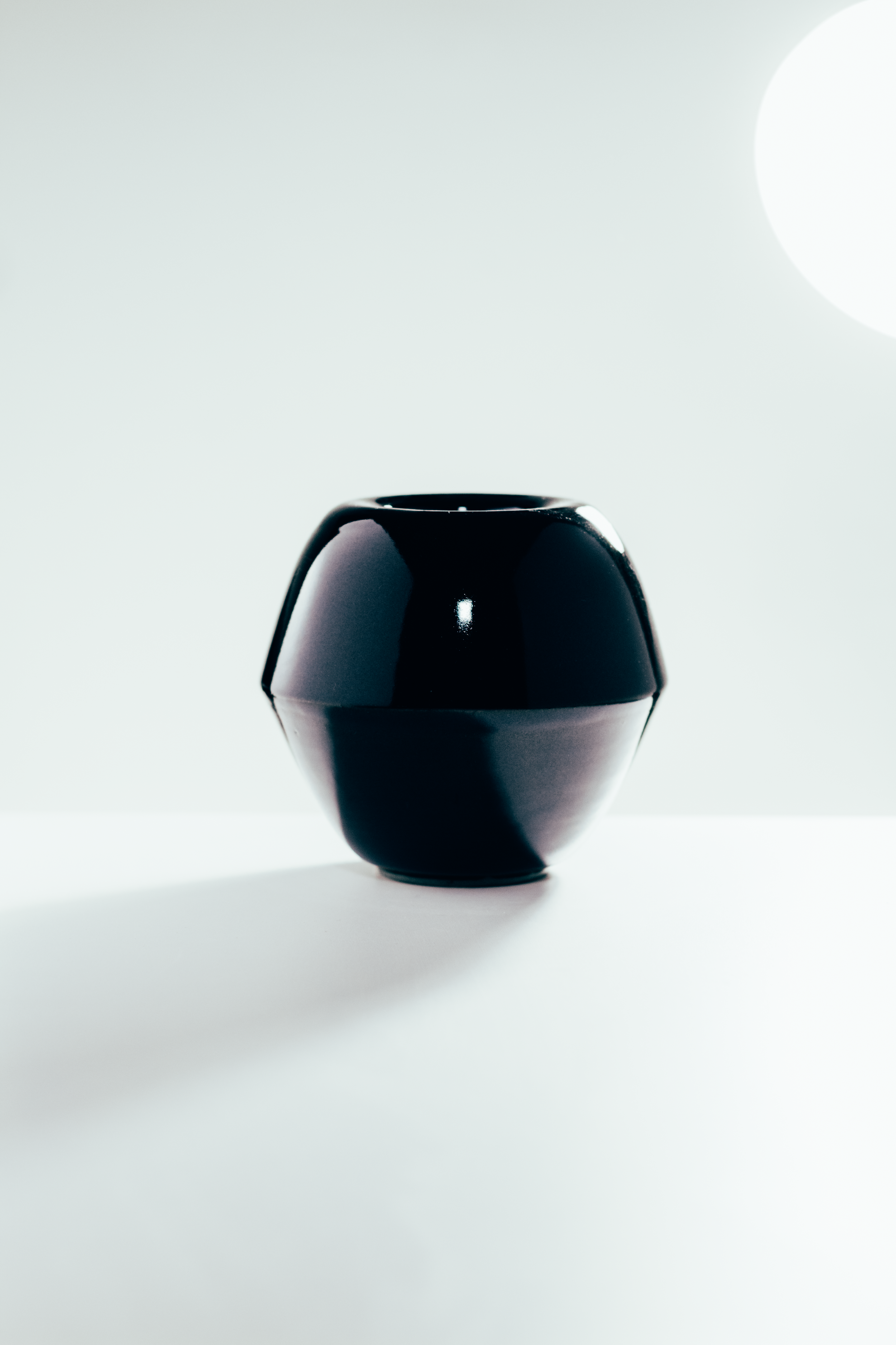 Black gloss vase.