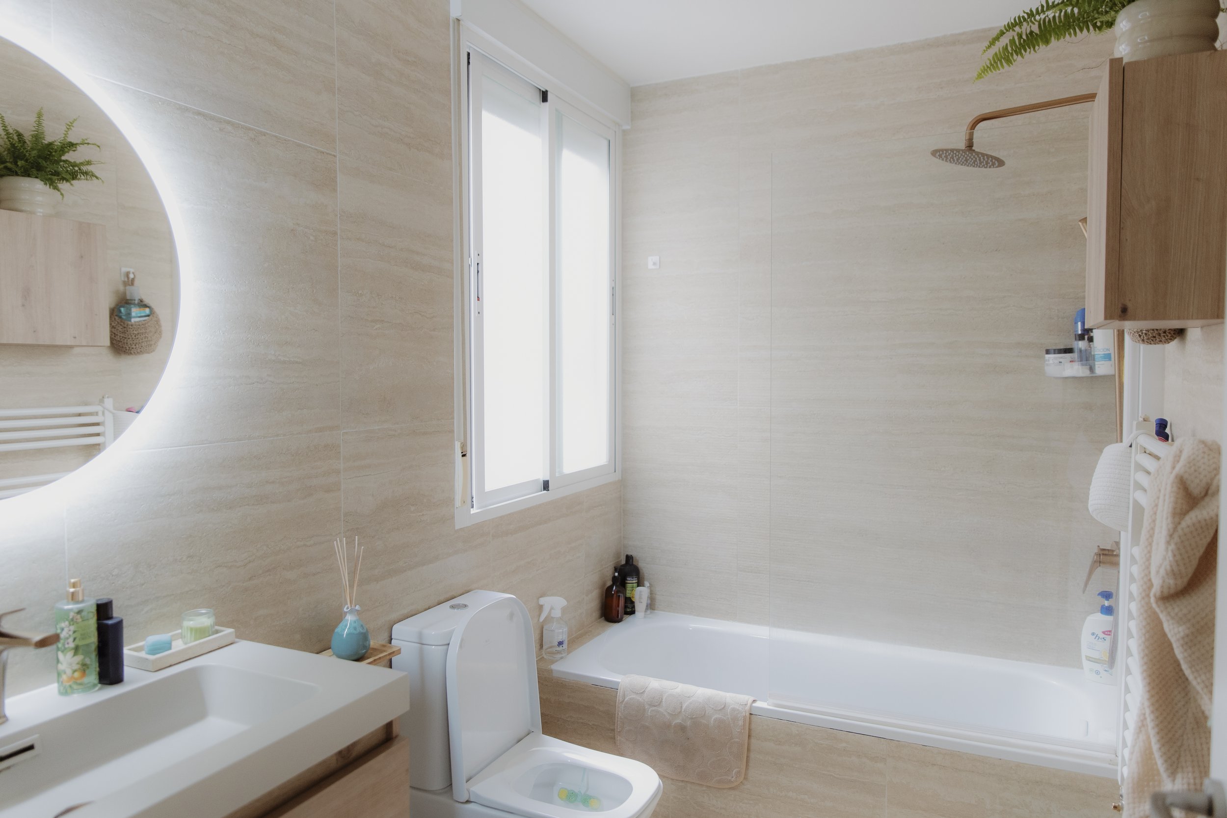 furnished short-term rental in Madrid – high-speed WiFi, modern amenities, and a cozy atmosphere