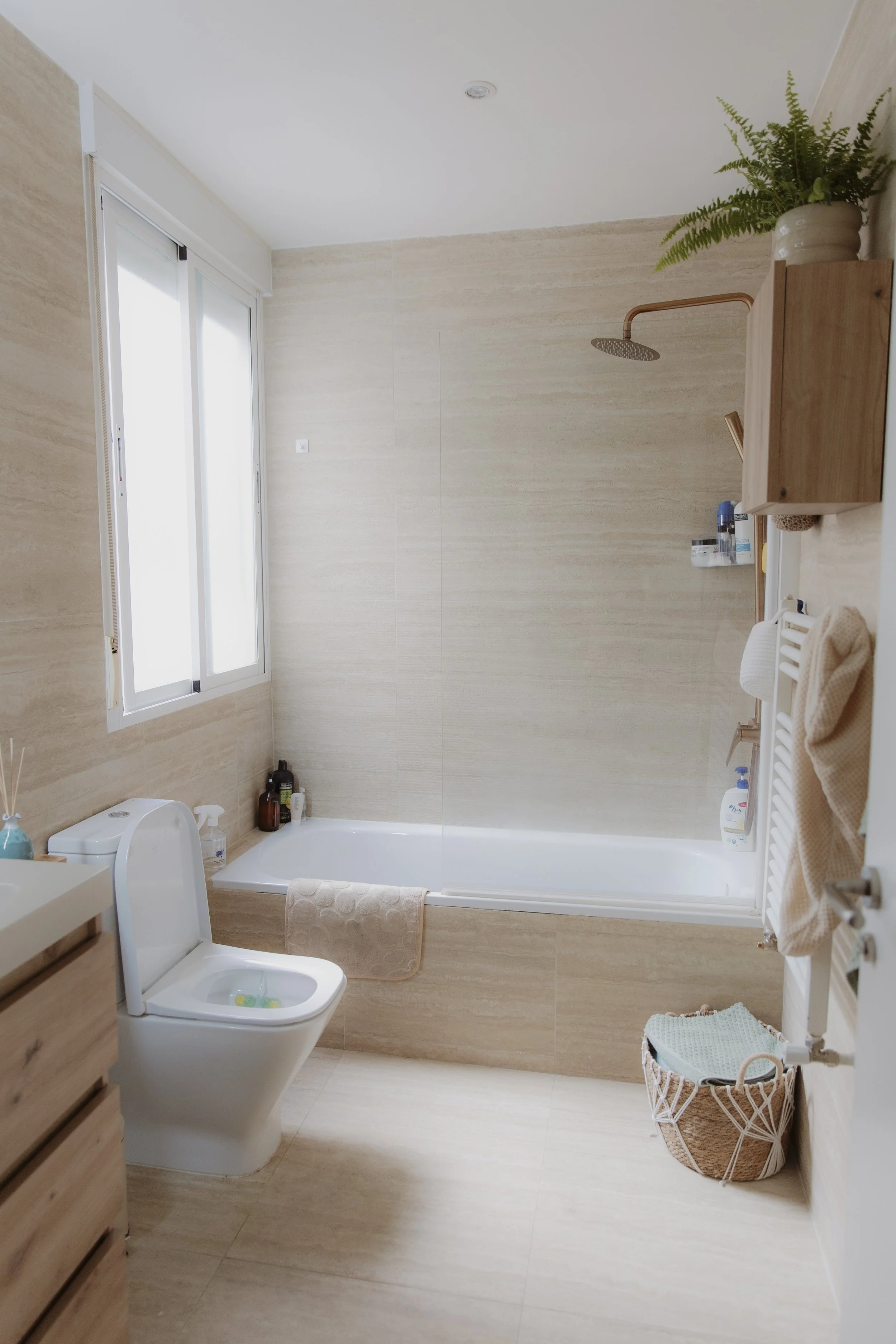 Short-term and monthly apartment rental in central Madrid – fully furnished, high-speed internet, and ideal for digital nomads or travelers looking for a cozy stay