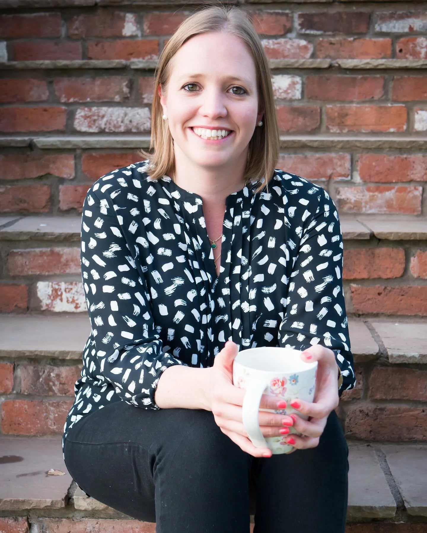 Hi 👋 Instagram! It&rsquo;s lovely to be here. I&rsquo;m Dr Claudia, an HCPC registered Clinical Psychologist and BABCP Accredited Cognitive Behavioural Psychotherapist.

A little about me and my clinical work..I&rsquo;ve worked as an anxiety and tra