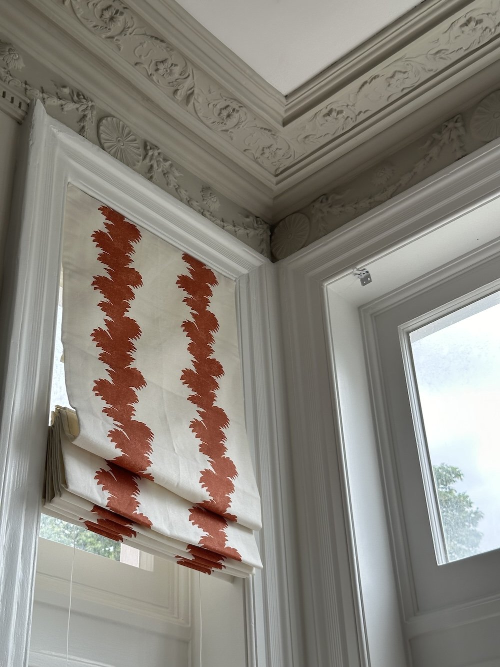Drawing Room Alessia Miro Interiors Cornicing roman blind