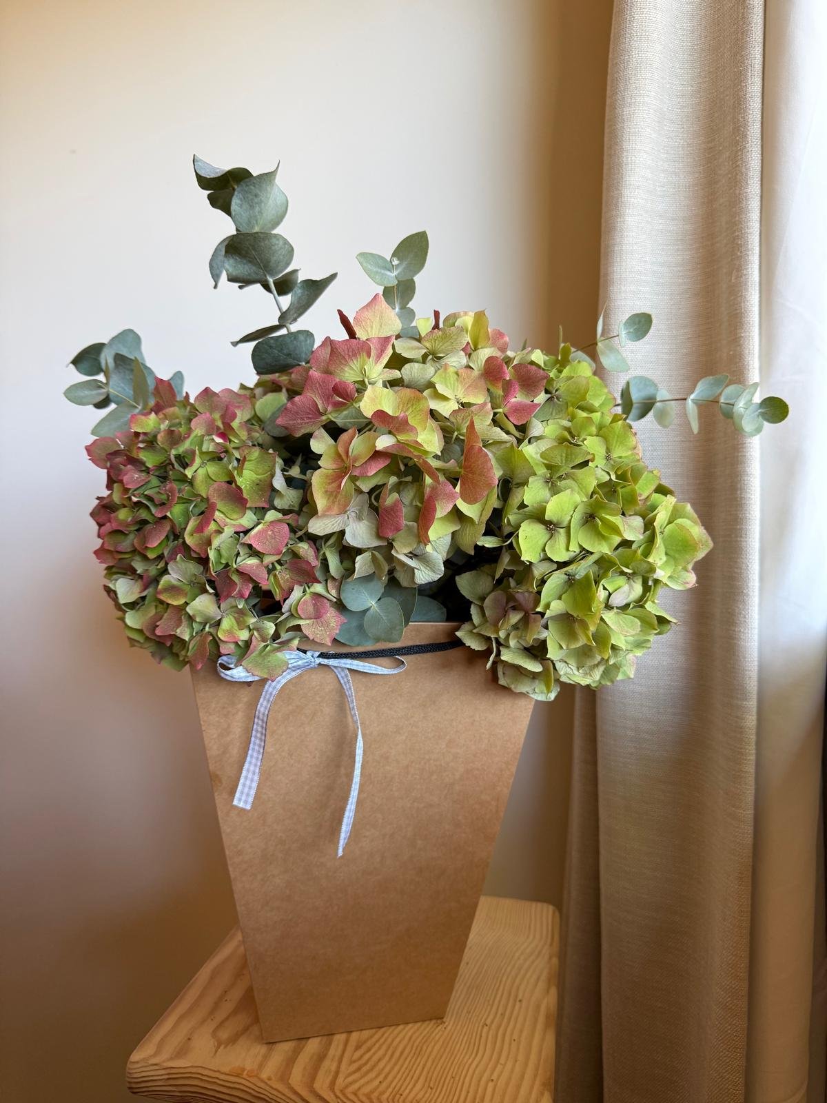 Ramo hortensias y eucalipto Mimosa & Co