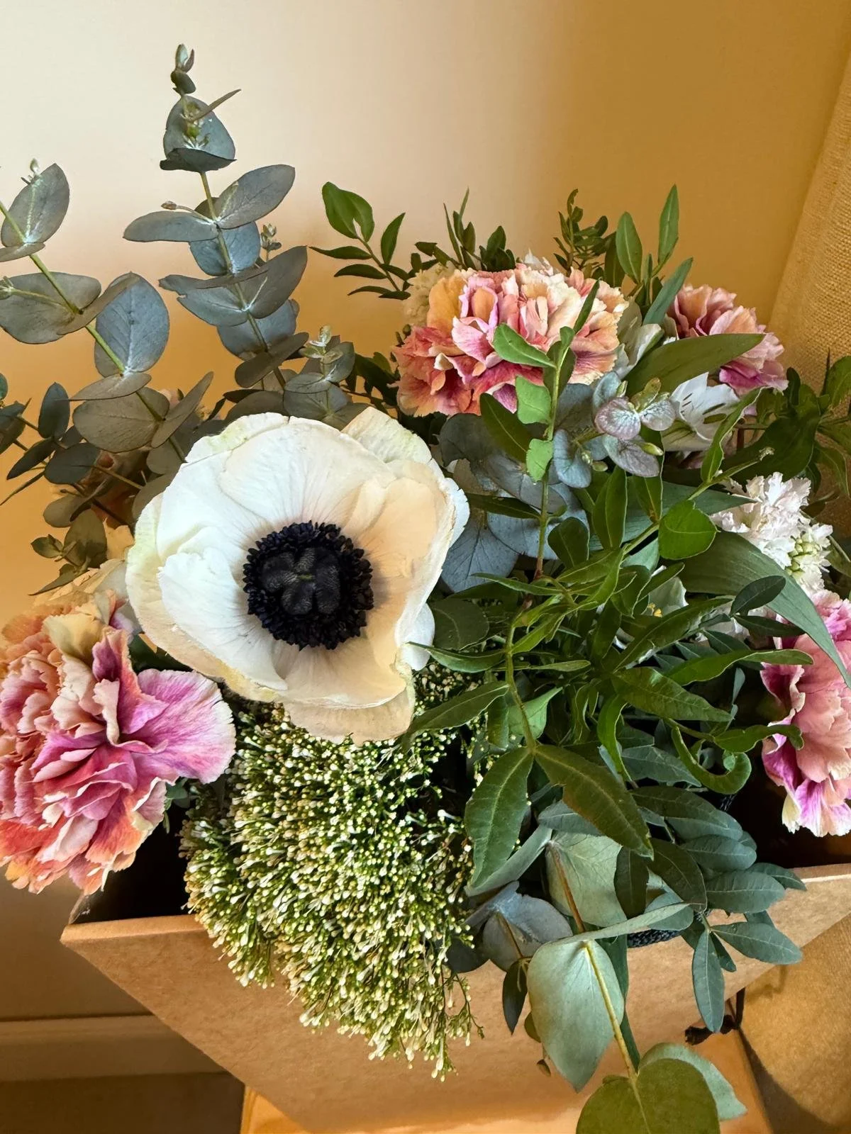 Ramo en bolsa anémonas Mimosa & Co