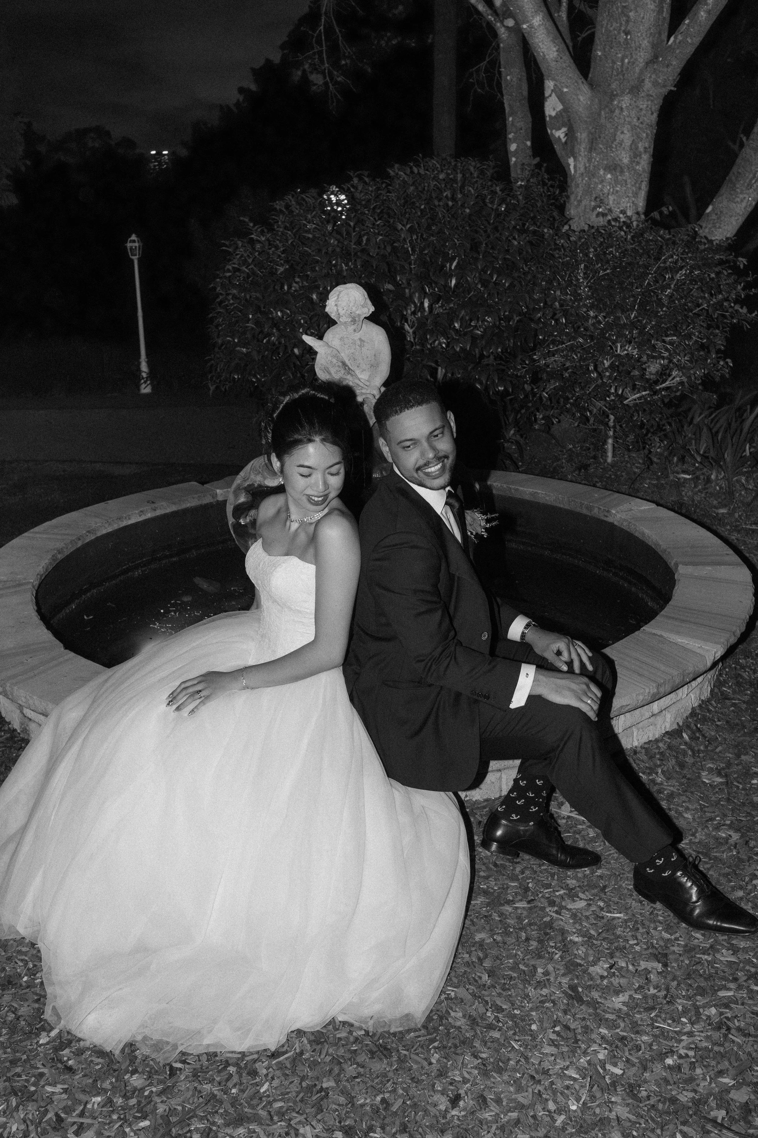 Newly married couple at Oatlands estate with a moment alone.jpg