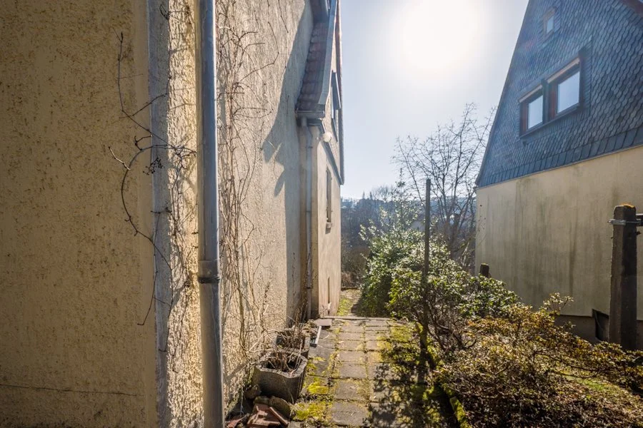 Außenansicht - Weg vom Vorgarten