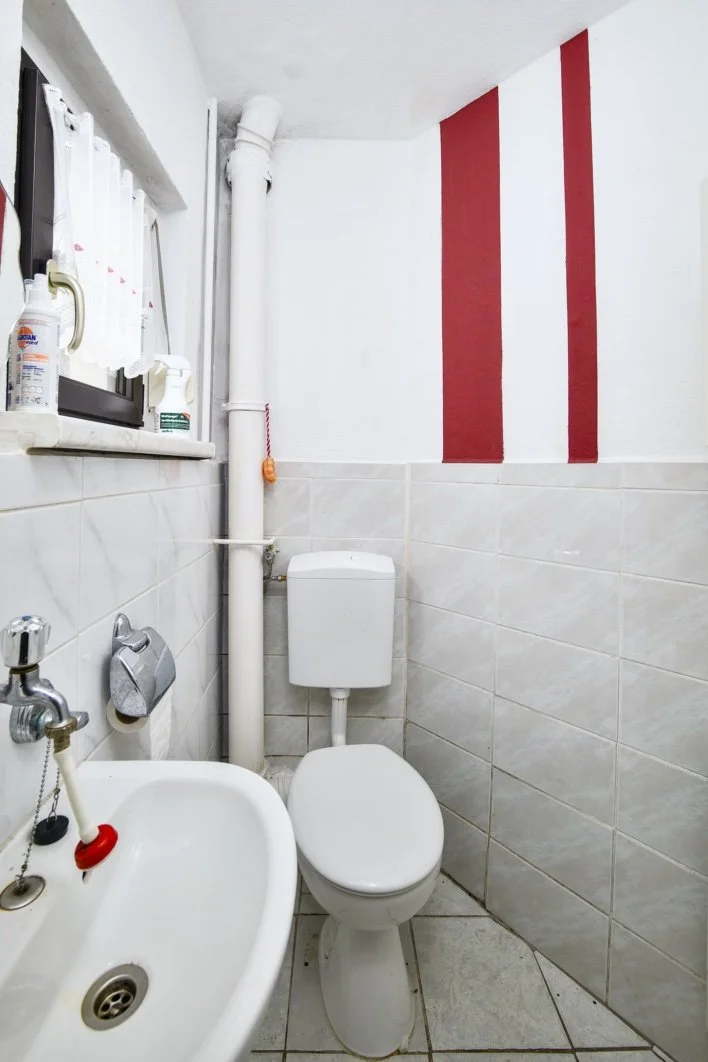 IV26008 - EG - WC.jpeg