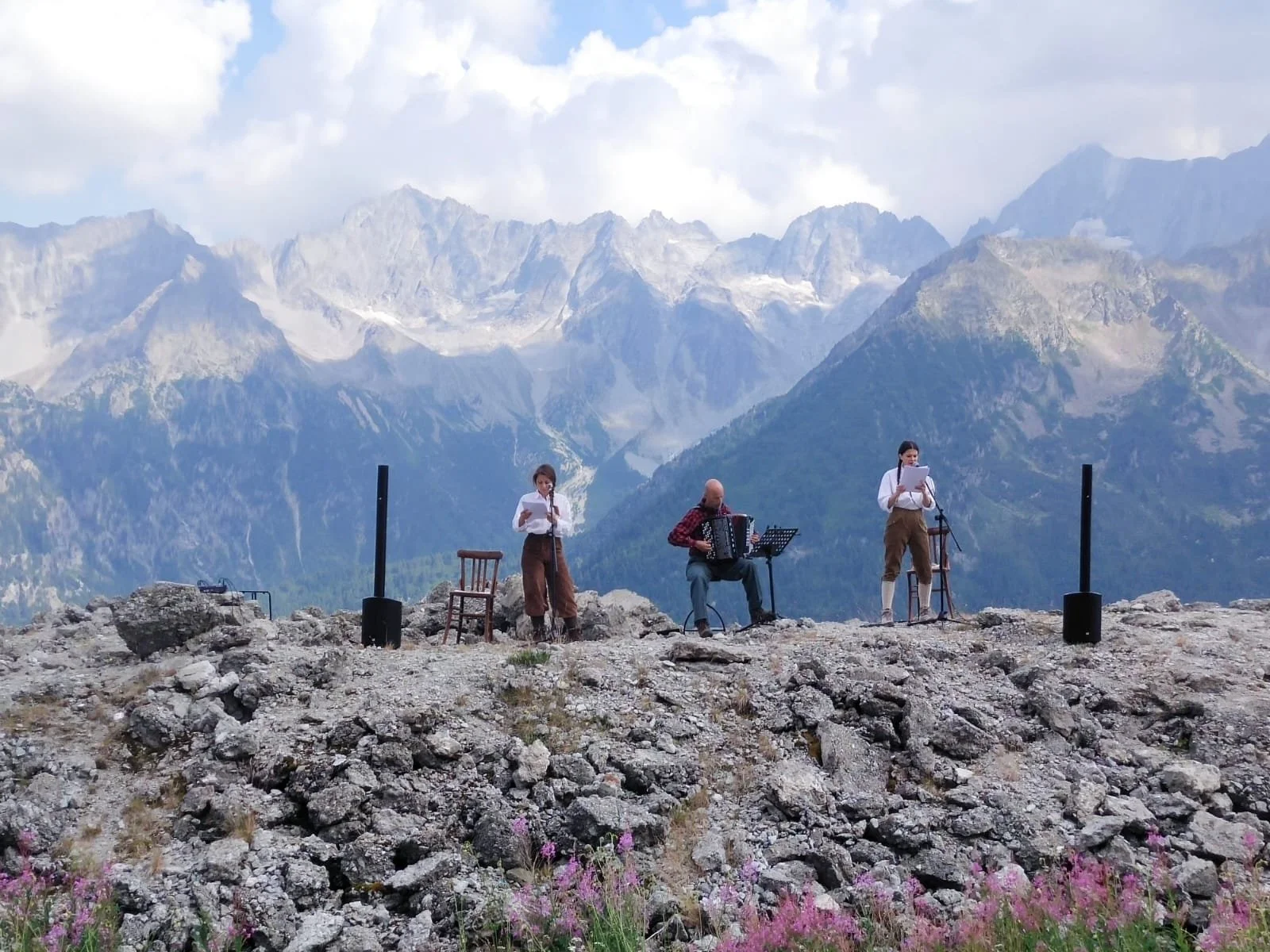 Sabato 27 settembre torniamo in cima 🤩⛏
Questa volta siamo a Forte Strigno, Vermiglio alle ore 15.30.
Con noi questa volta Matteo Paoli che con la sua splendida fisarmonica, seguir&agrave; l'ascesa delle nostre alpiniste.
Vi aspettiamo!
𝙇𝙚 𝙨𝙞𝙜?