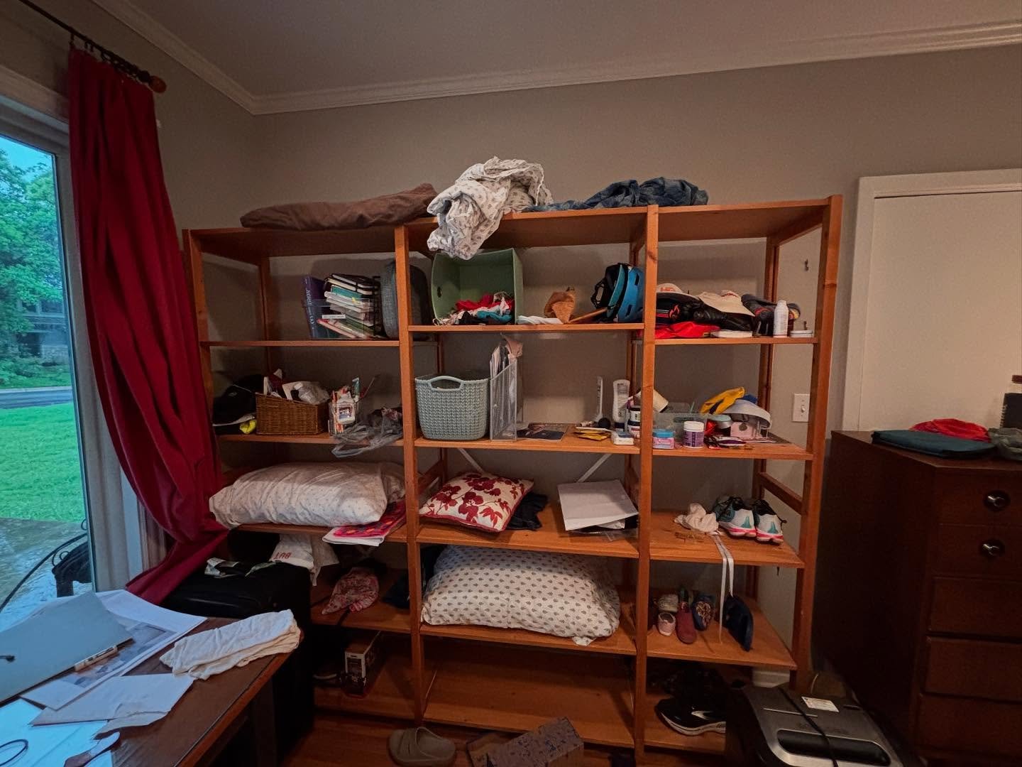Hey, Good news! Your rental house comes furnished: ๐ฅณ๐๐
It even has a giant shelving unit for all your things! ๐๐๐
…that’s become a dump zone and a visual to-do list right next to your WFH setup! ๐ฅ๐ซฃ๐ซฉ
Not anymore ๐ my client and