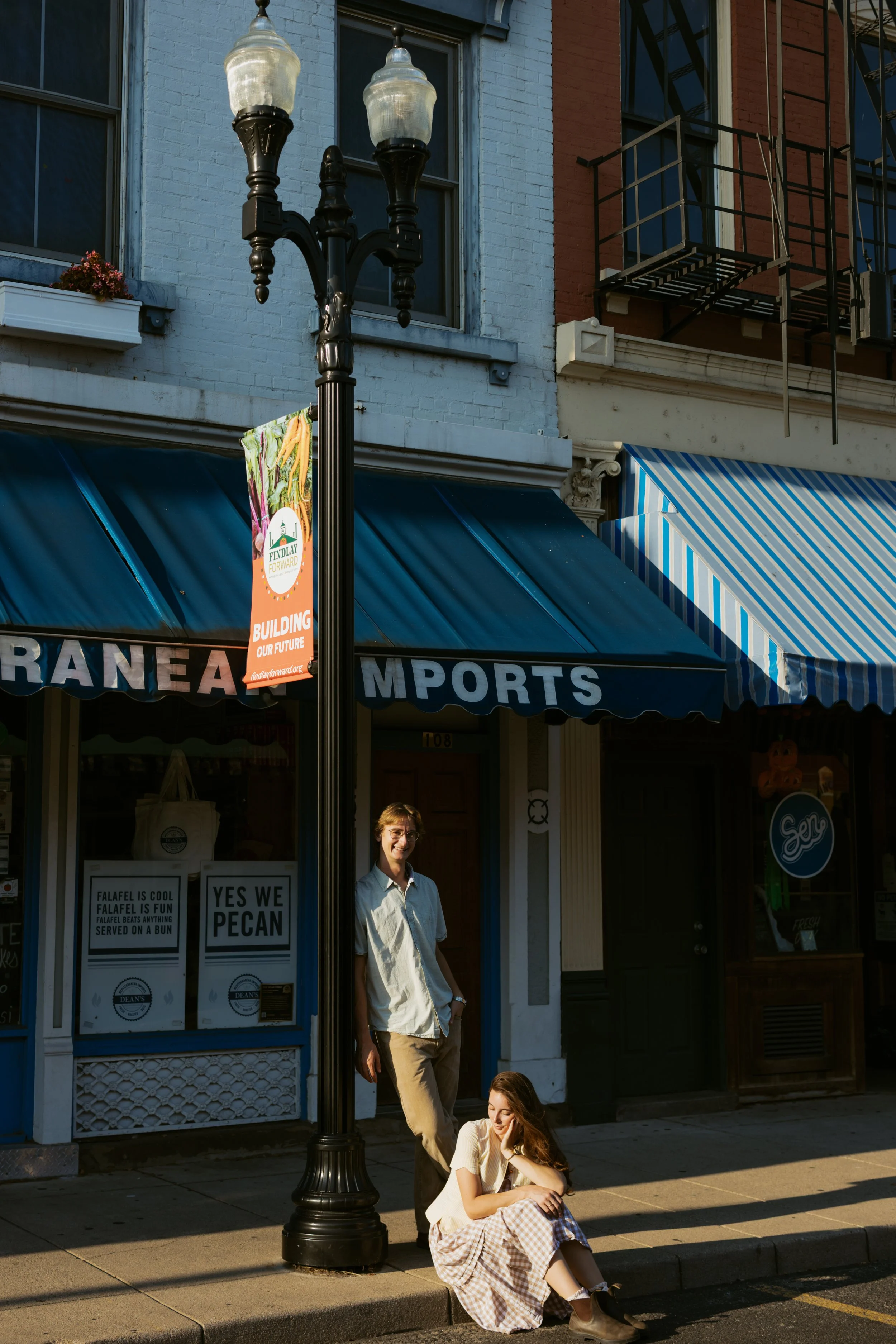 Findley-Market-couple-photos-48.jpg