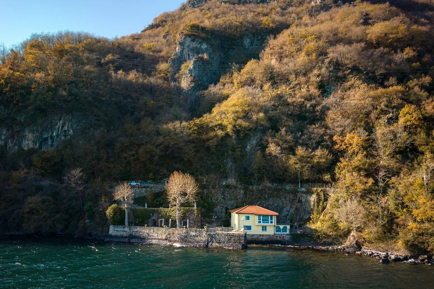Exterior 04.jpg