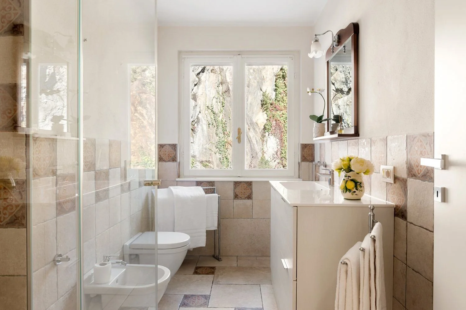 Bathroom 1 01.jpg