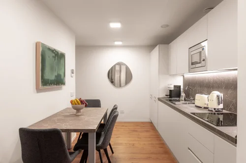 Kitchenette & dining