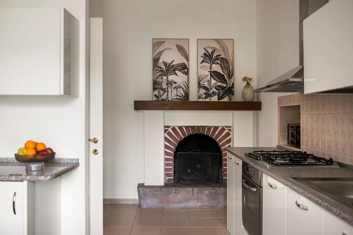 Kitchen 02.jpg