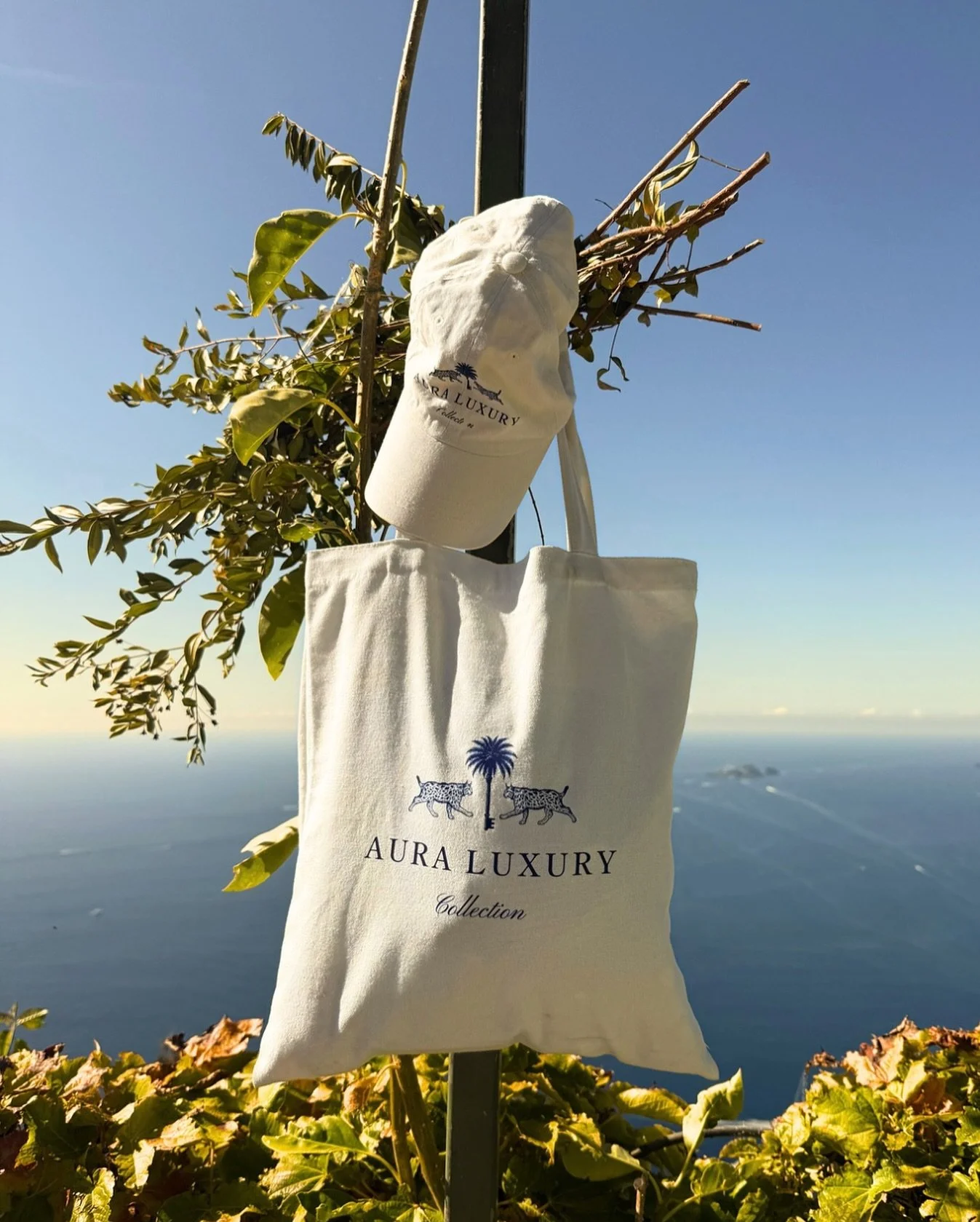 Amalfi Coast, curated by Aura Luxury: terrace mornings, boat days, and unhurried, sun-lit afternoons.

#AuraLuxuryCollection #LuxuryVacationRental #Italy #Lake Como #AmalfiCoast #Airbnb #VacationRental #VillaRental #Summer2025