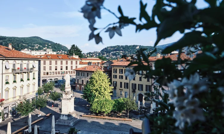 On Piazza Cavour